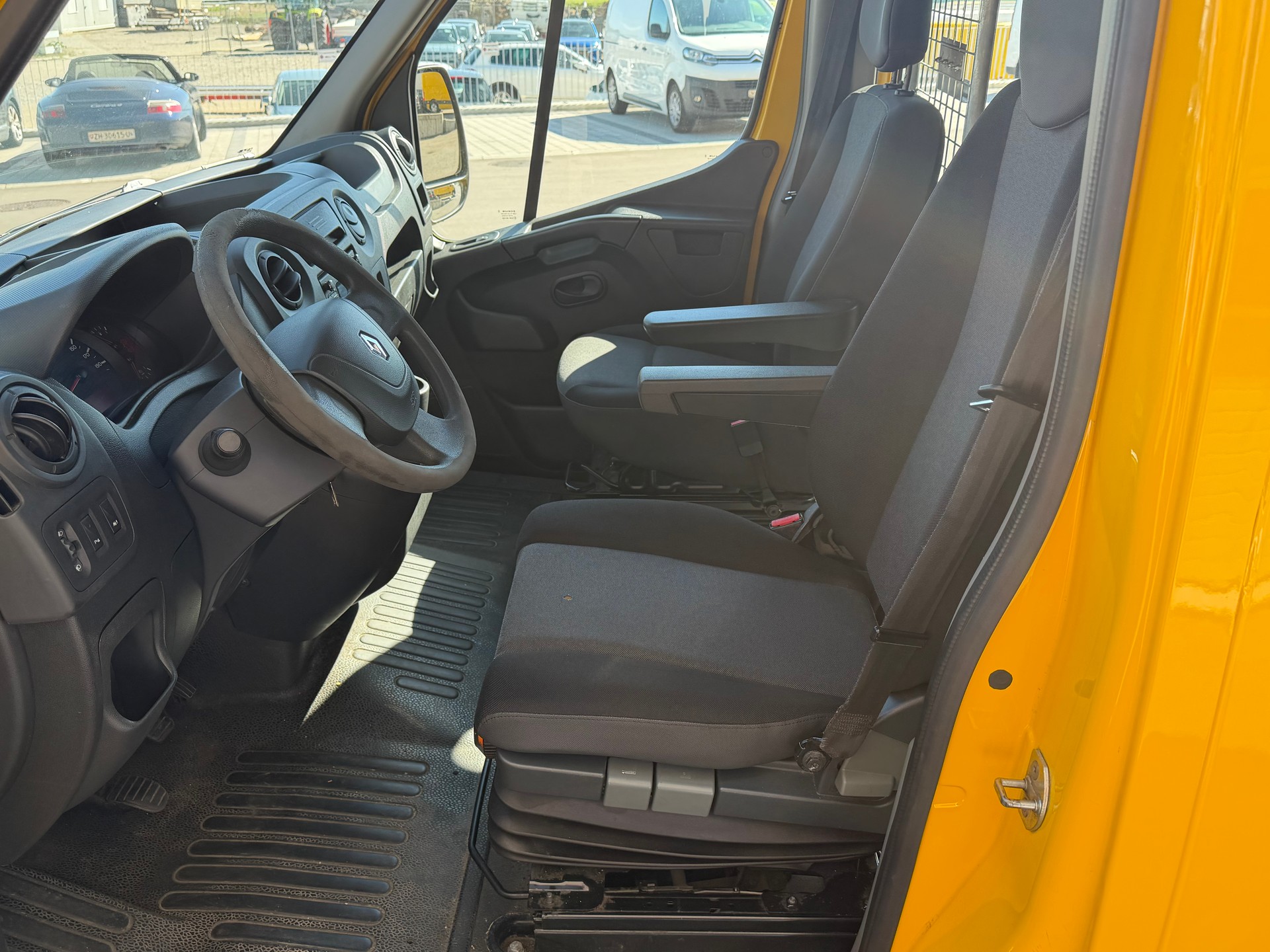 RENAULT Master T35 2.3dCi 130 L3H3-image-9