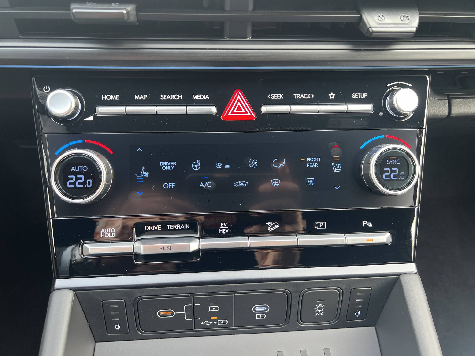 HYUNDAI Santa Fe 1.6 T-GDi PHEV Calligraphy-image-12