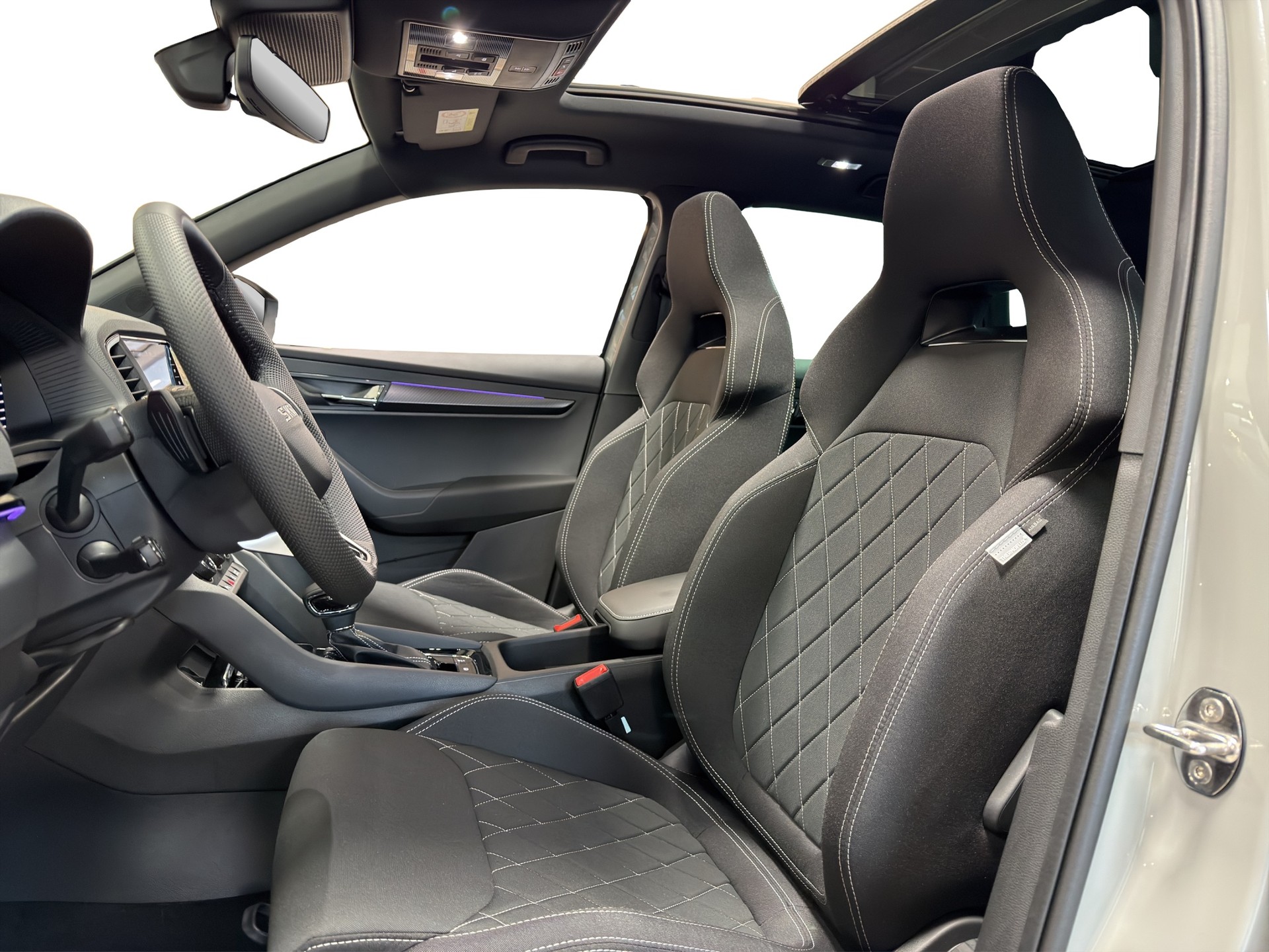 SKODA Karoq 2.0 TSI SportLine 4x4 DSG-image-21