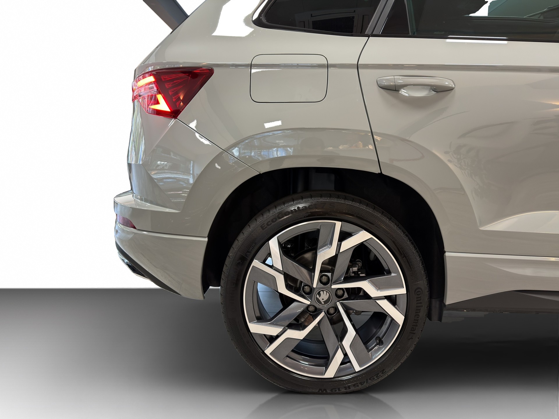 SKODA Karoq 2.0 TSI SportLine 4x4 DSG-image-11