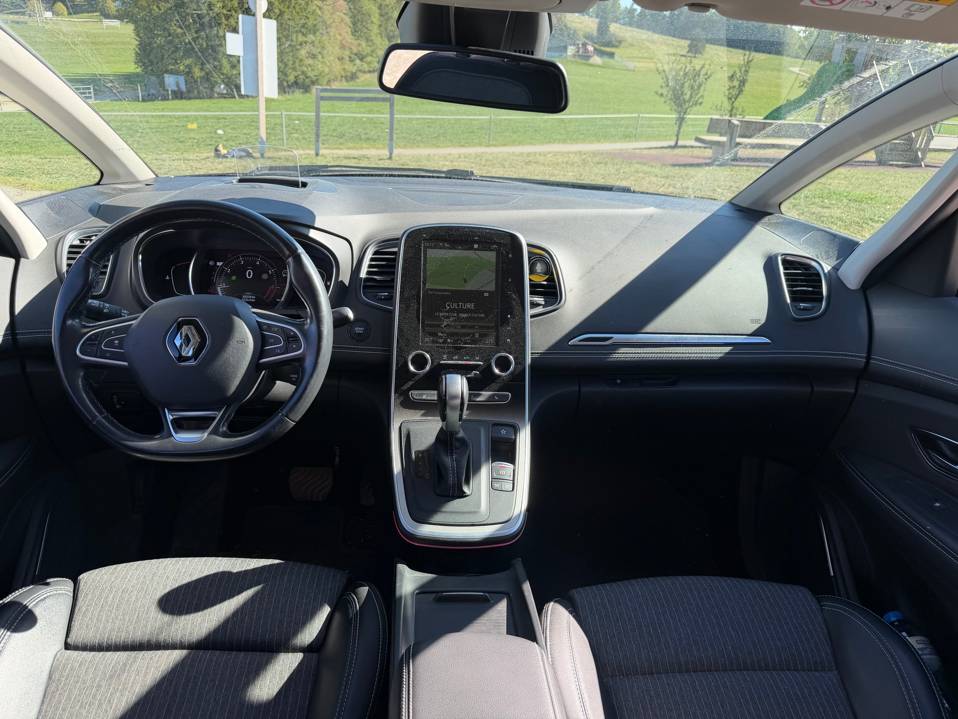 RENAULT GRAND SCENIC 1.3 16V TURBO 7 PLÄTZER VAN. NUR 43`000 KM. AUTOMAT. CH WAGEN "HAGELSCHADEN"-image-25