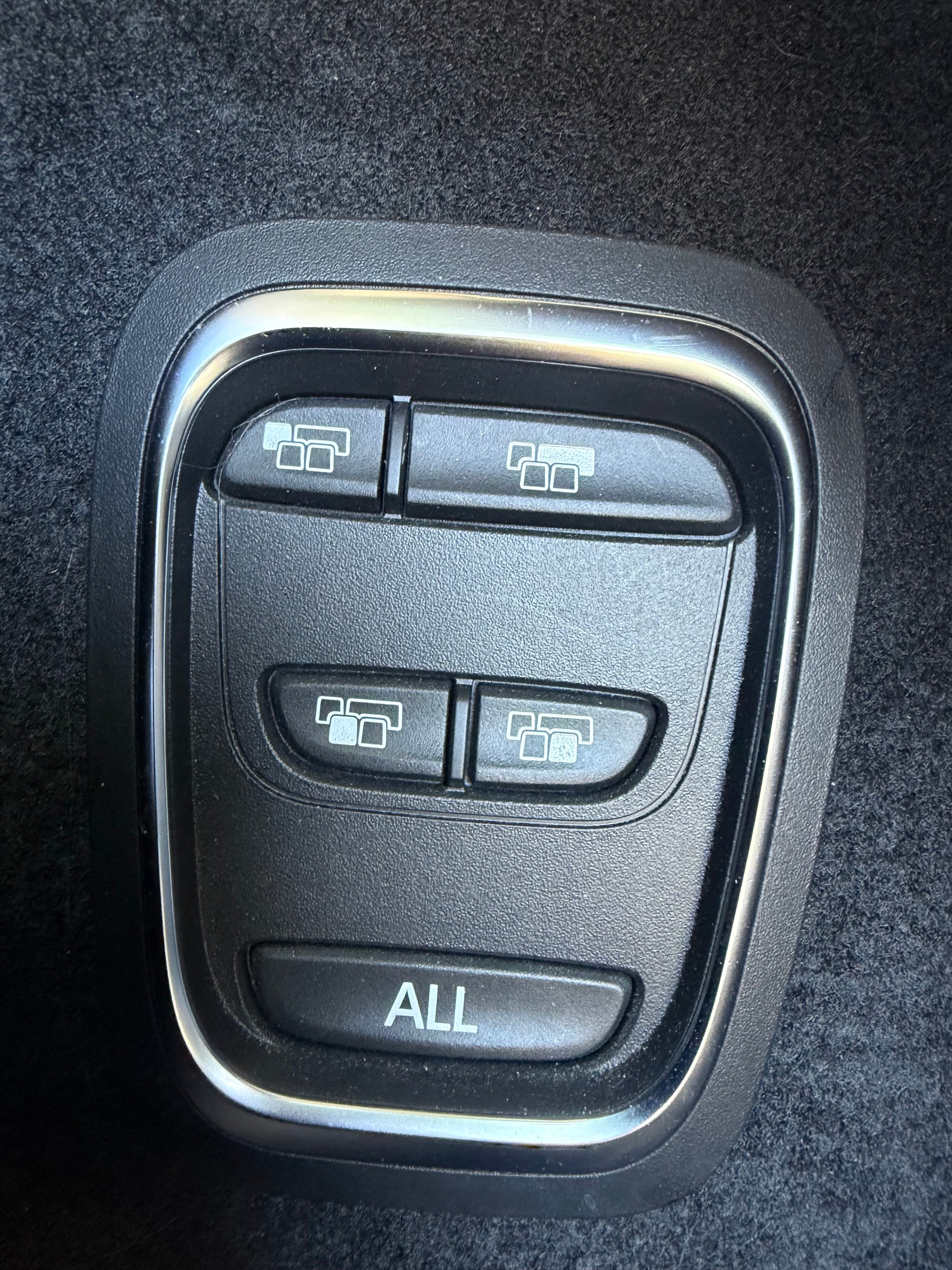 RENAULT GRAND SCENIC 1.3 16V TURBO 7 PLÄTZER VAN. NUR 43`000 KM. AUTOMAT. CH WAGEN "HAGELSCHADEN"-image-17