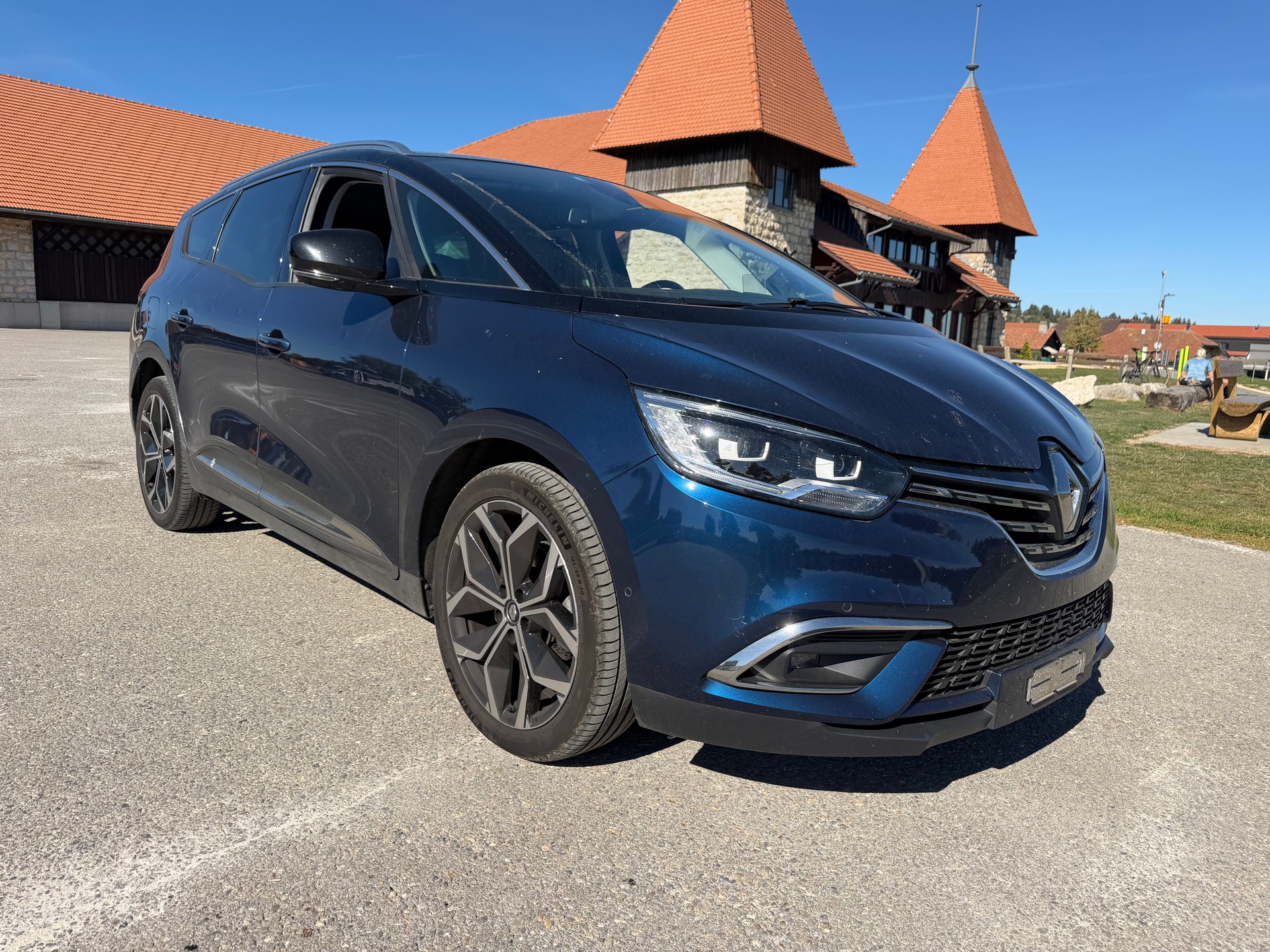 RENAULT GRAND SCENIC 1.3 16V TURBO 7 PLÄTZER VAN. NUR 43`000 KM. AUTOMAT. CH WAGEN "HAGELSCHADEN"-image-0