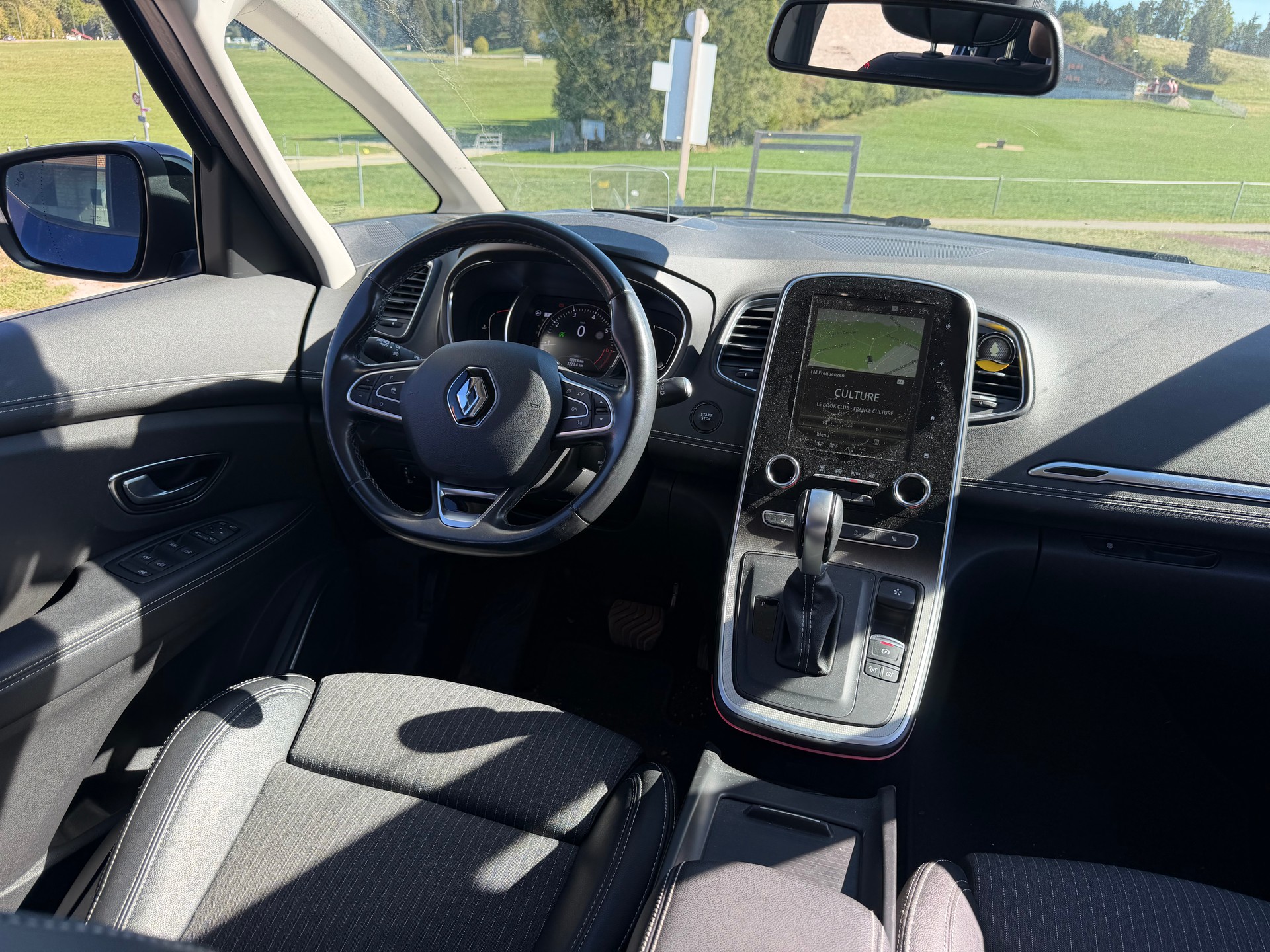 RENAULT GRAND SCENIC 1.3 16V TURBO 7 PLÄTZER VAN. NUR 43`000 KM. AUTOMAT. CH WAGEN "HAGELSCHADEN"-image-22