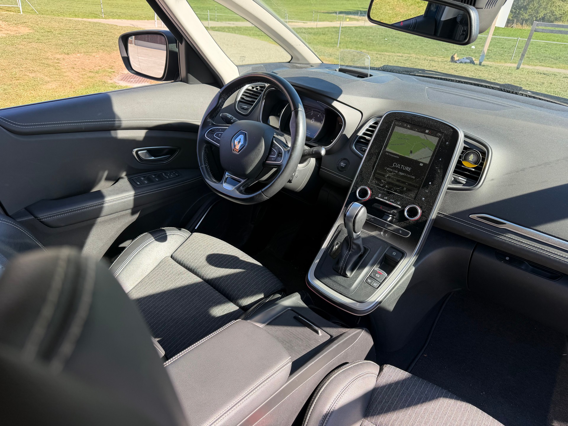 RENAULT GRAND SCENIC 1.3 16V TURBO 7 PLÄTZER VAN. NUR 43`000 KM. AUTOMAT. CH WAGEN "HAGELSCHADEN"-image-9
