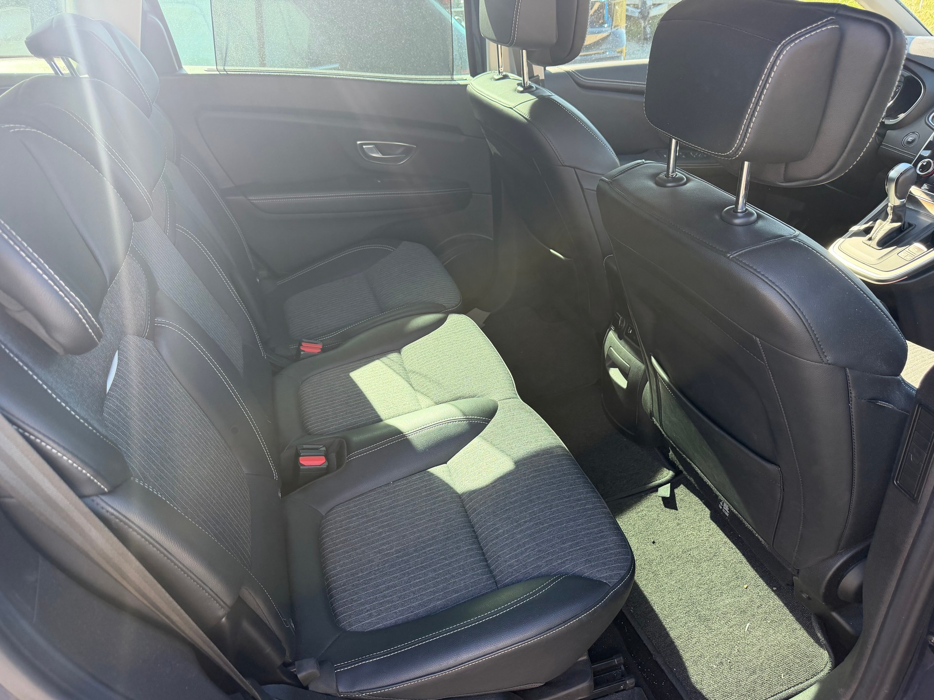 RENAULT GRAND SCENIC 1.3 16V TURBO 7 PLÄTZER VAN. NUR 43`000 KM. AUTOMAT. CH WAGEN "HAGELSCHADEN"-image-36