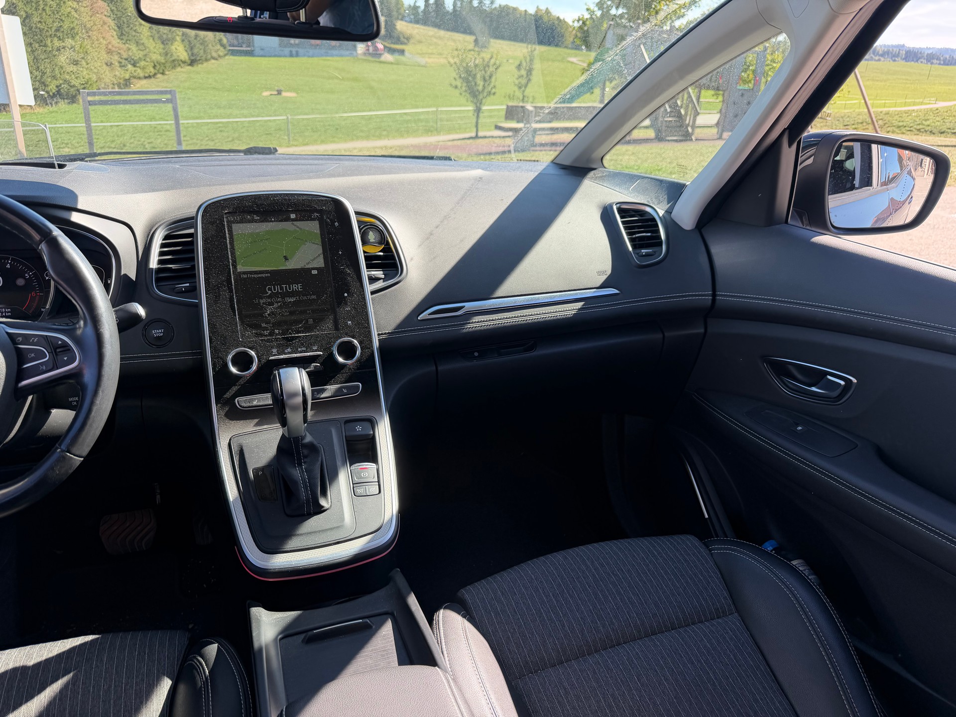 RENAULT GRAND SCENIC 1.3 16V TURBO 7 PLÄTZER VAN. NUR 43`000 KM. AUTOMAT. CH WAGEN "HAGELSCHADEN"-image-24