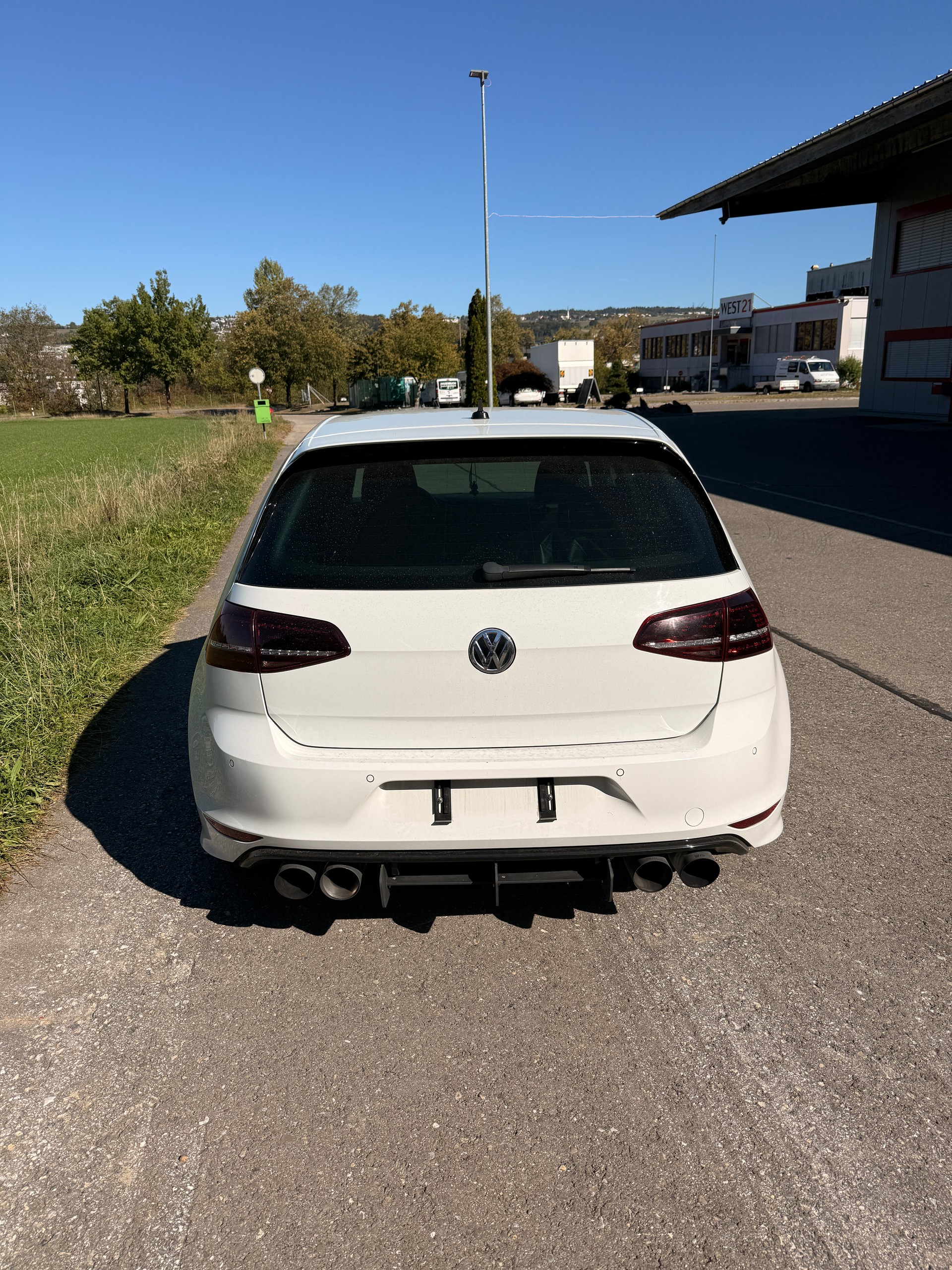 VW 2.0 TSI R DSG 4motion-image-2