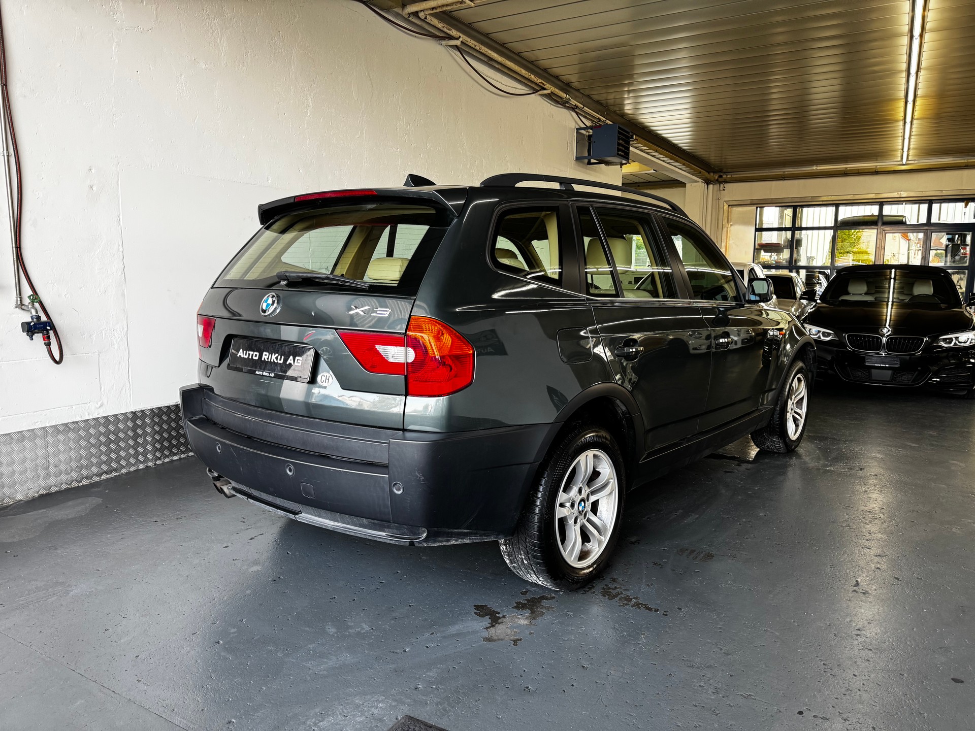 BMW X3 3.0i-image-8