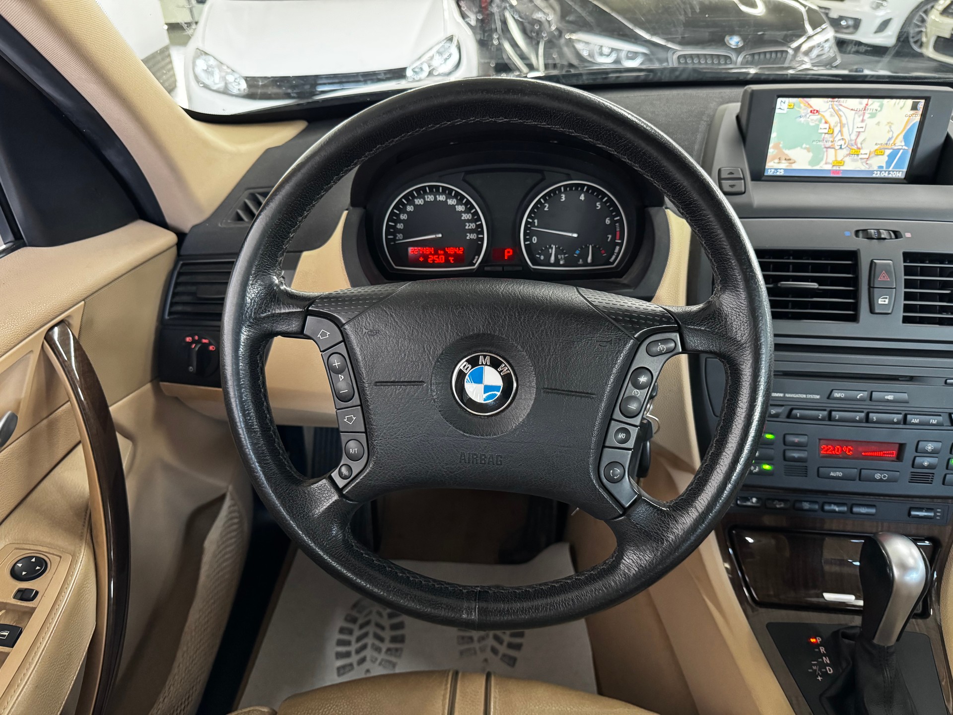 BMW X3 3.0i-image-16