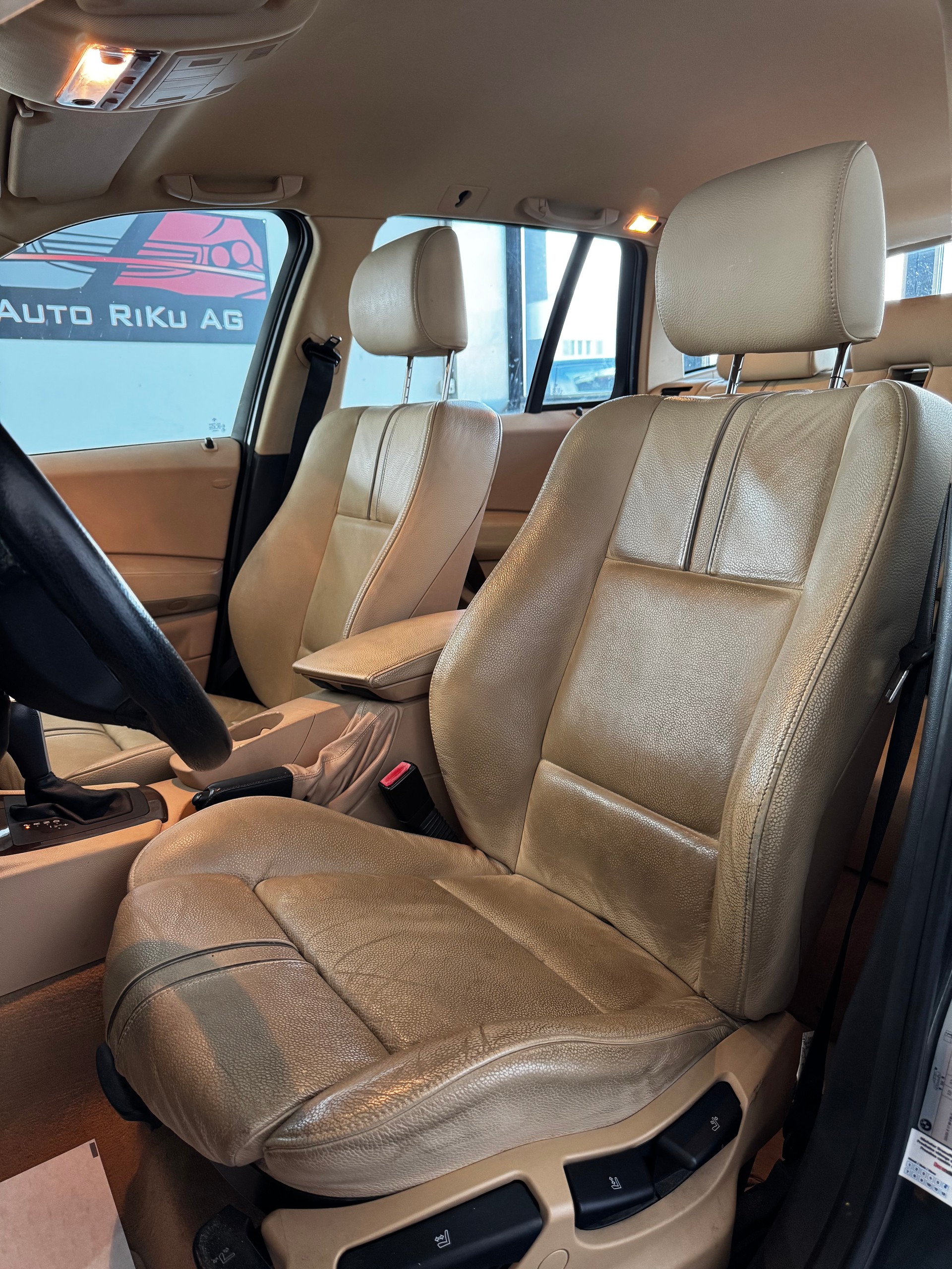 BMW X3 3.0i-image-13