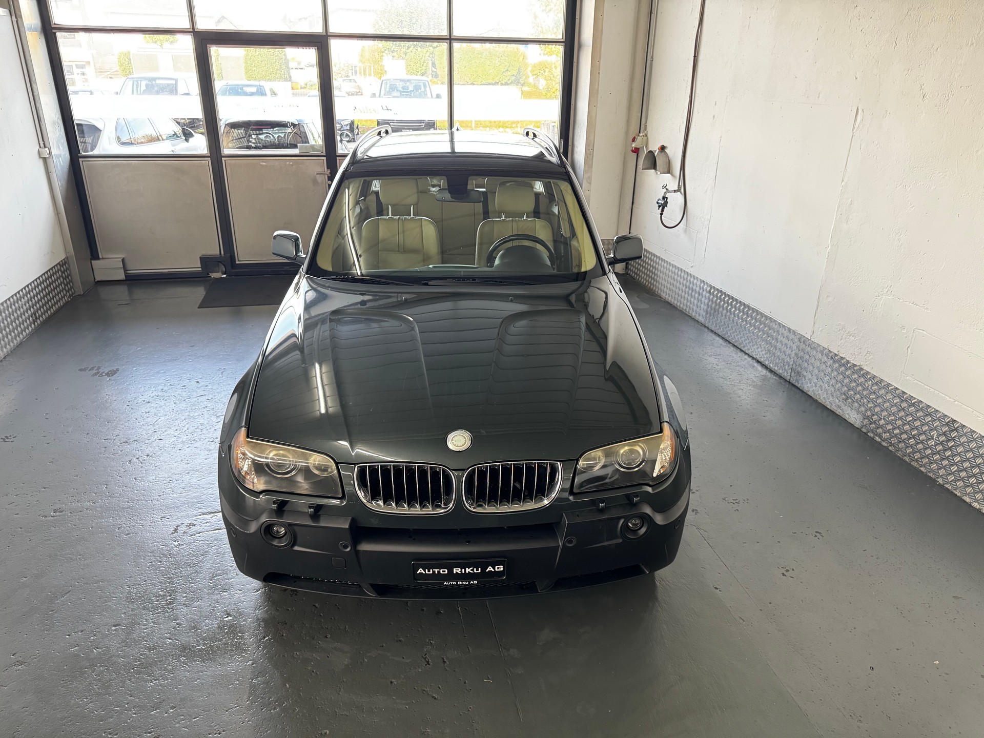 BMW X3 3.0i-image-2