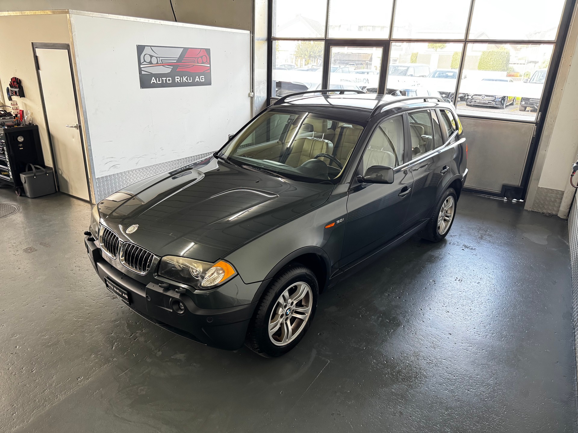 BMW X3 3.0i-image-4