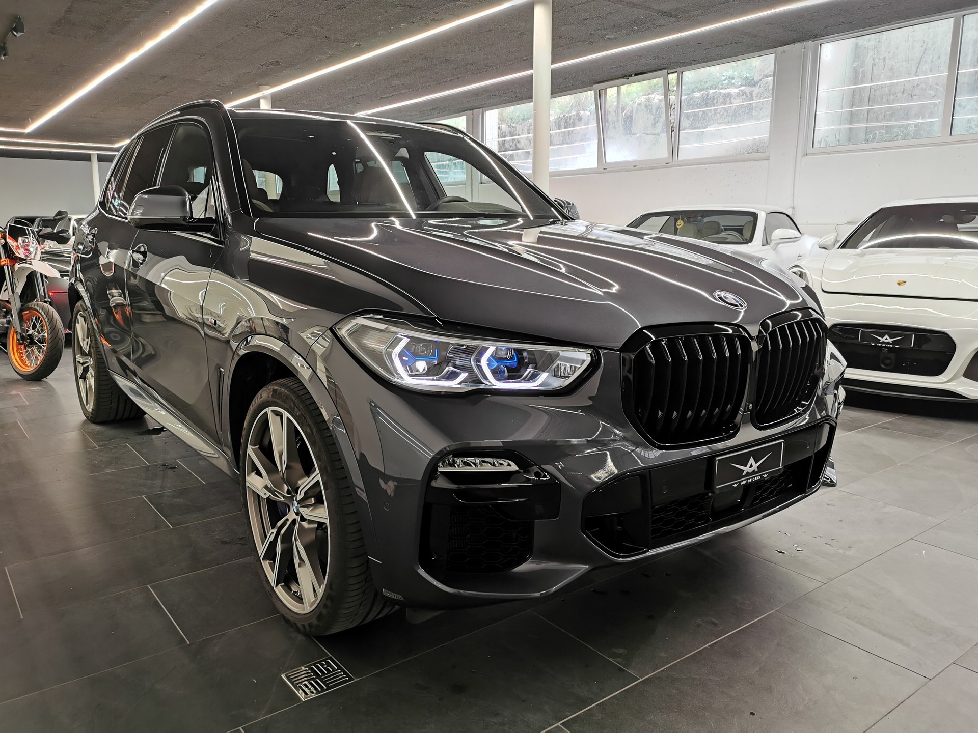 BMW X5 xDrive M50i Steptronic LASER LICHT 360 ADAP. FAHRWERK EL. ANHÄNGERKUPPLUNG CH-AUTO SKY-LOUNGE HARMAN KARDON ETC.