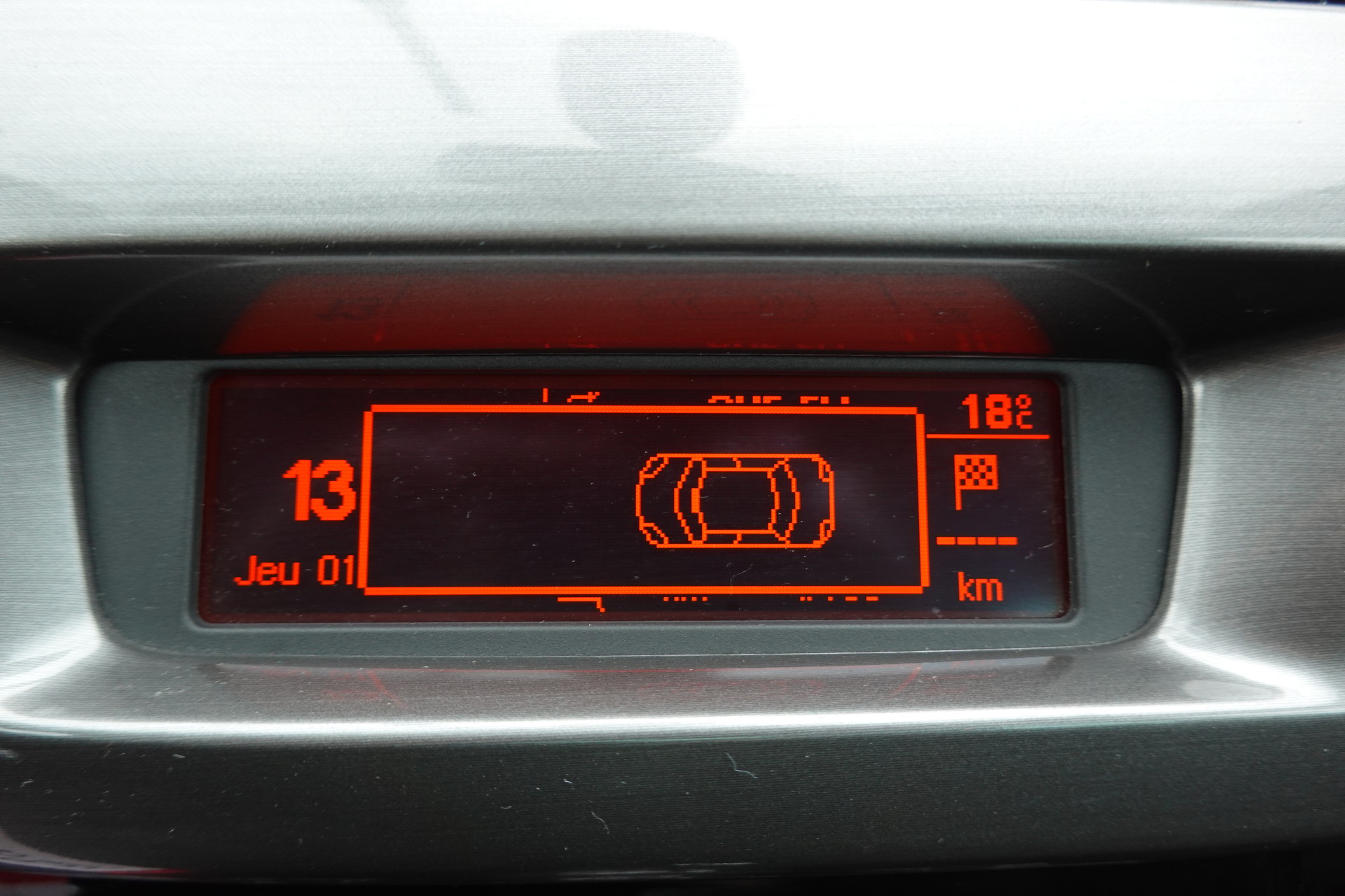 CITROEN C3 1.6i 16V Exclusive Automatic " * Véhicule CH * Tempomat * 8 Roues * intérieur tissus *"-image-17