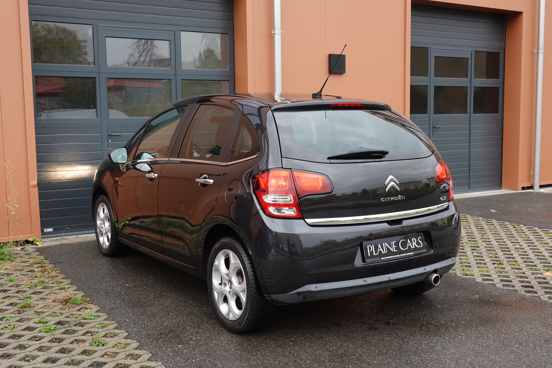 CITROEN C3 1.6i 16V Exclusive Automatic " * Véhicule CH * Tempomat * 8 Roues * intérieur tissus *"-image-9