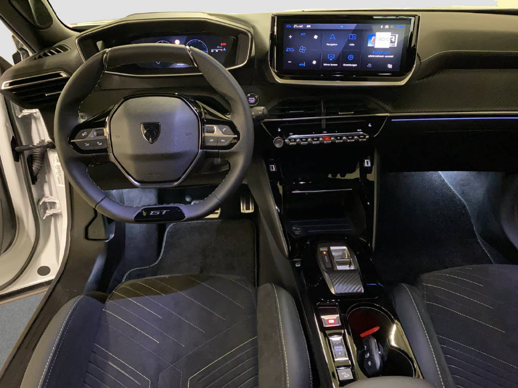 PEUGEOT 2008 1.2 Hybrid 145 GT Exclusive-image-9
