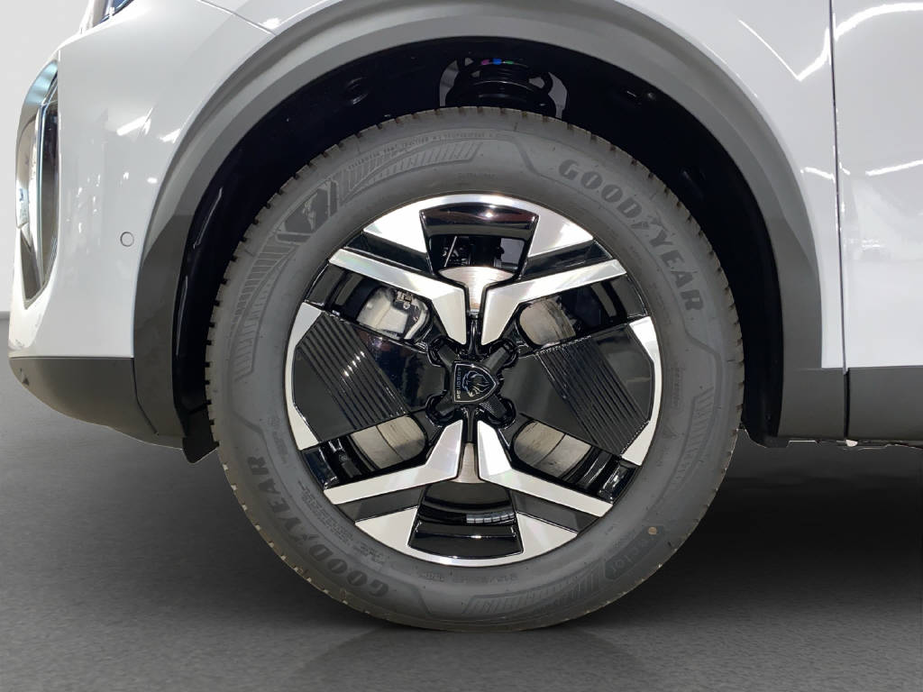 PEUGEOT 2008 1.2 Hybrid 145 GT Exclusive-image-14