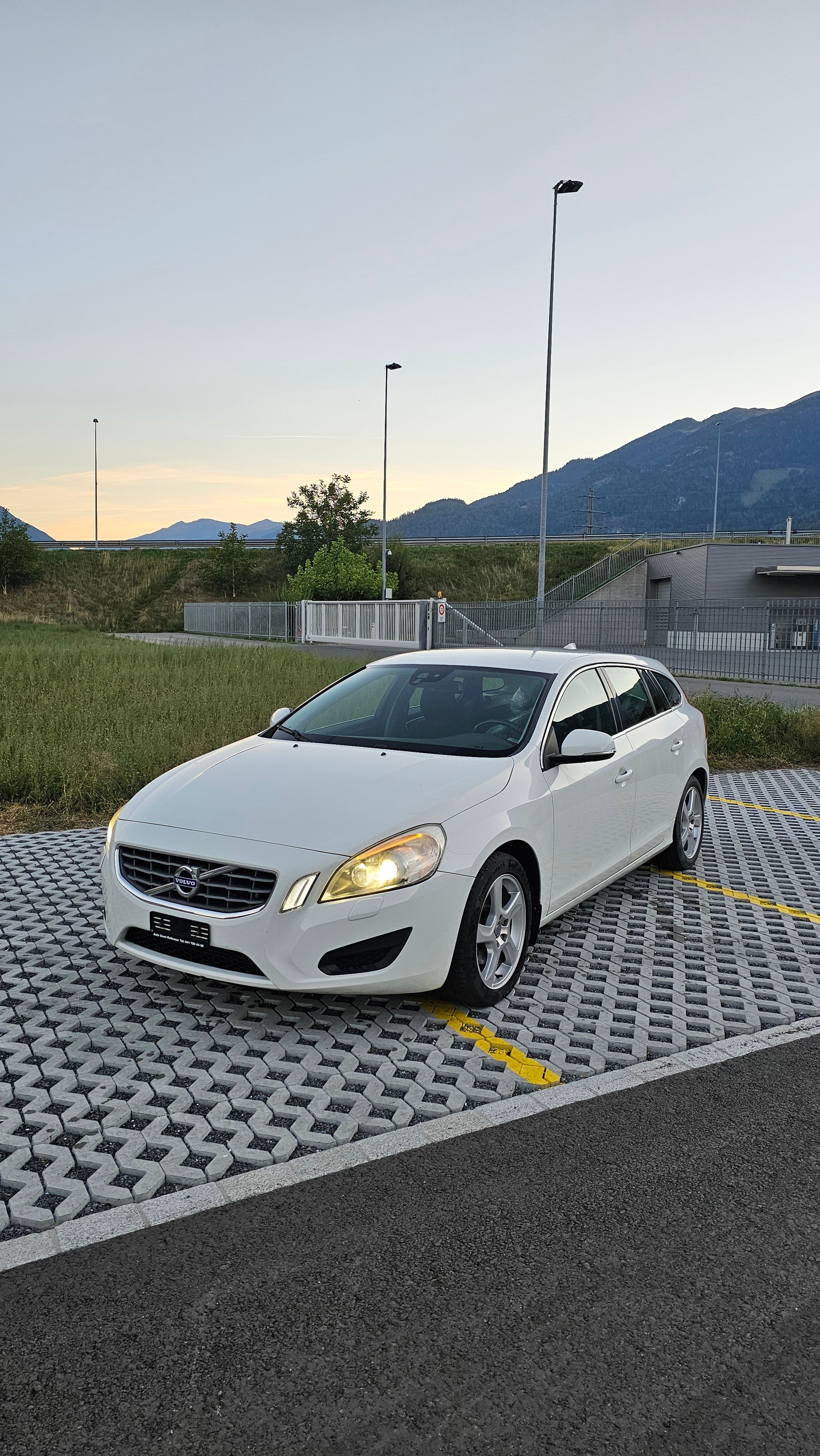 VOLVO 2.0 D3 Momentum S/S-image-2
