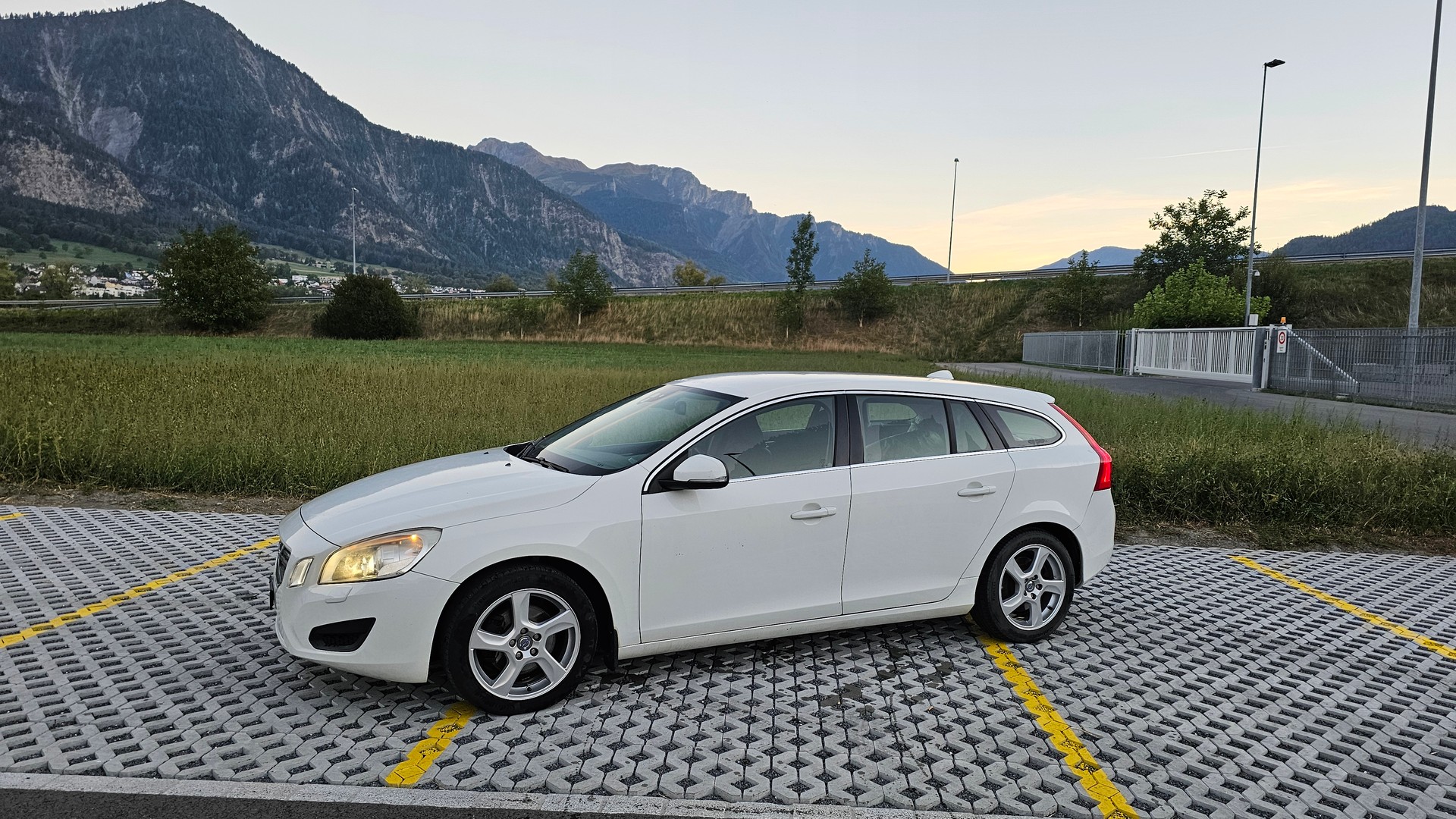 VOLVO 2.0 D3 Momentum S/S-image-1