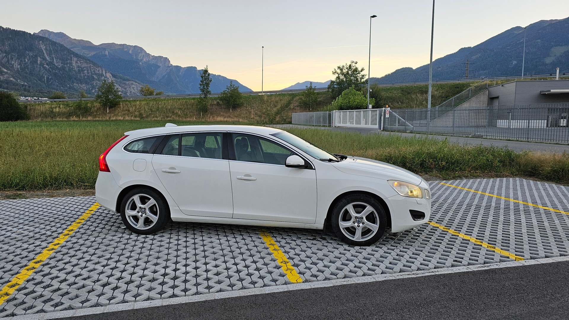 VOLVO 2.0 D3 Momentum S/S-image-0