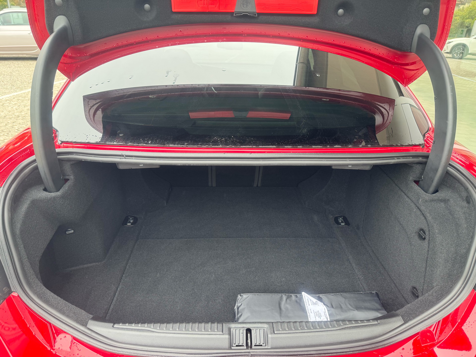 ALFA ROMEO Giulia Veloce 2.0 280PS Q4 AT8 Pack Sky MY23/24-image-13