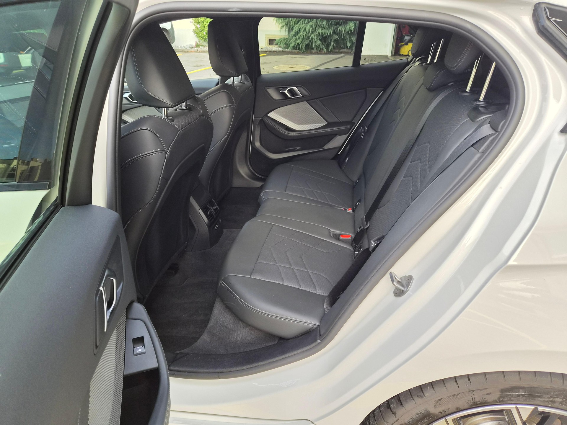 BMW 1er Reihe F70 M135i xDrive-image-9