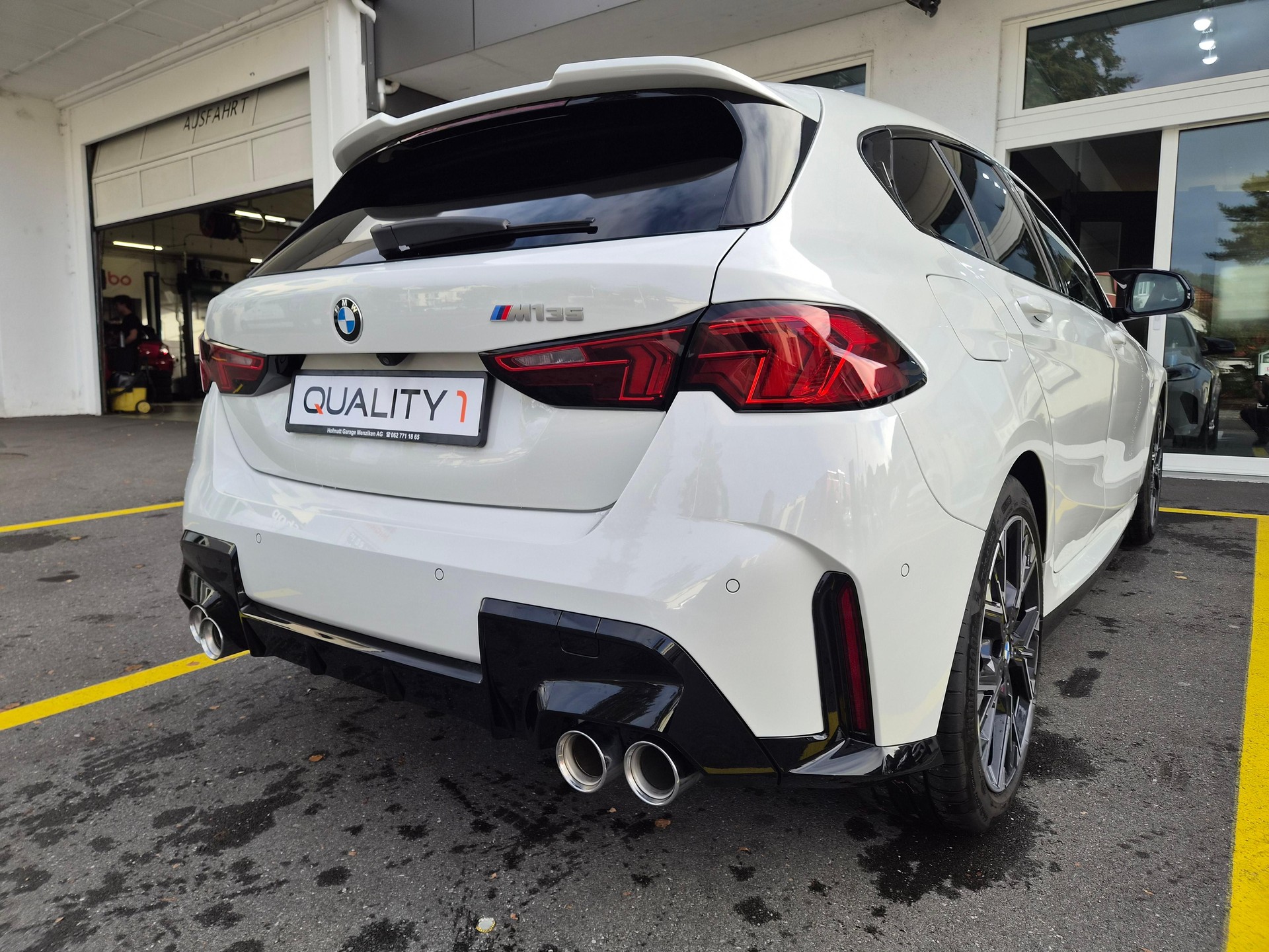 BMW 1er Reihe F70 M135i xDrive-image-6