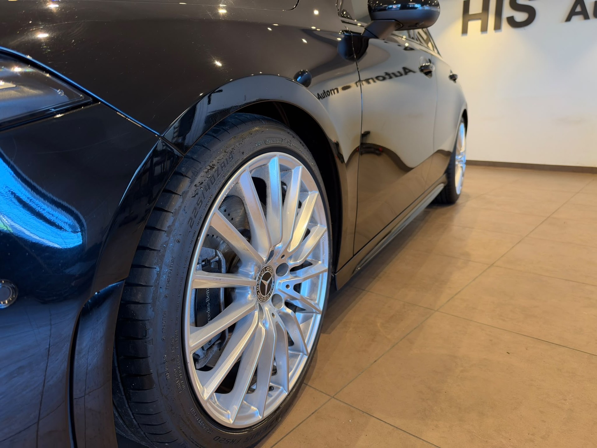 MERCEDES-BENZ A 250 AMG Line-image-9