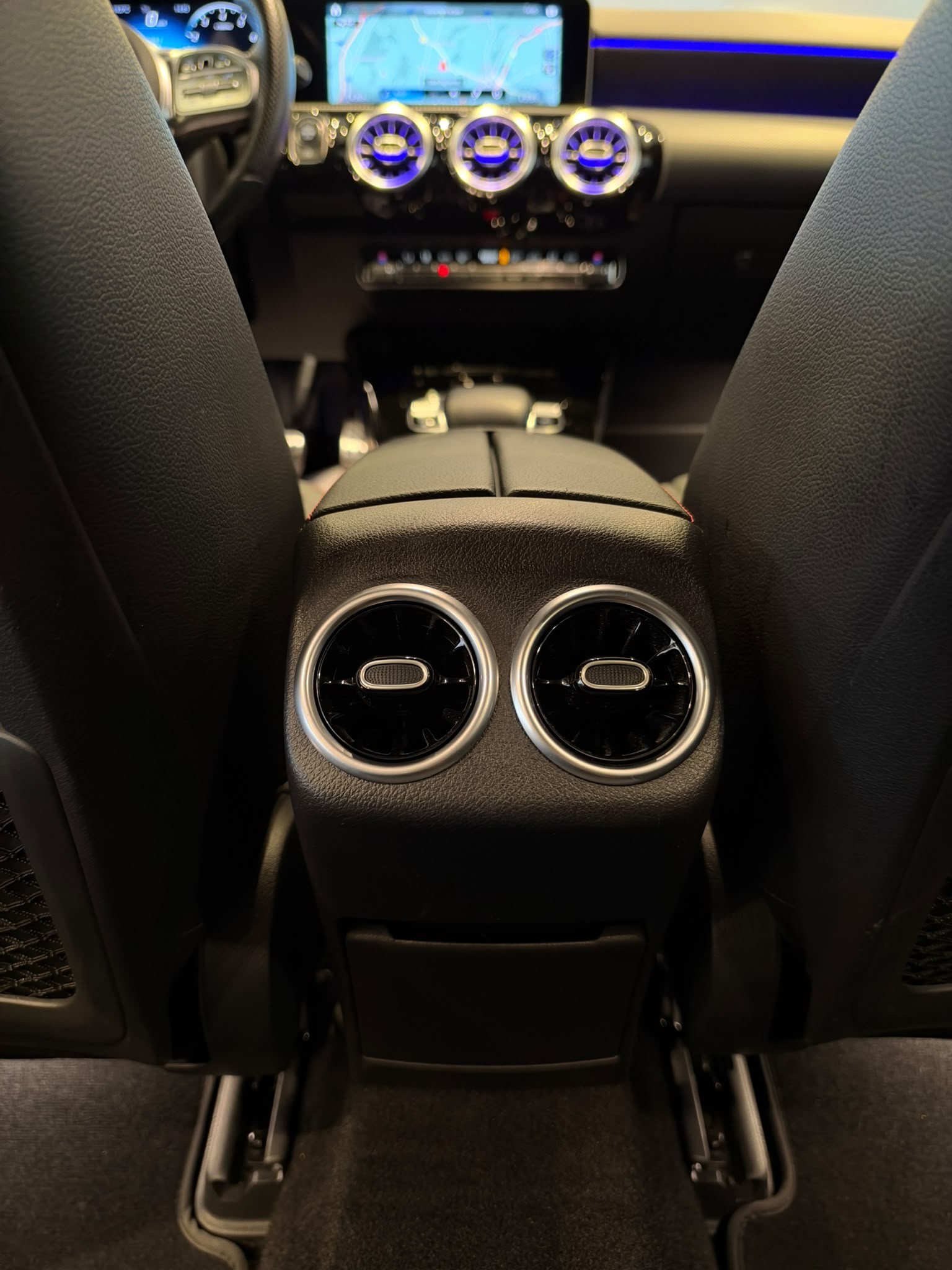 MERCEDES-BENZ A 250 AMG Line-image-16