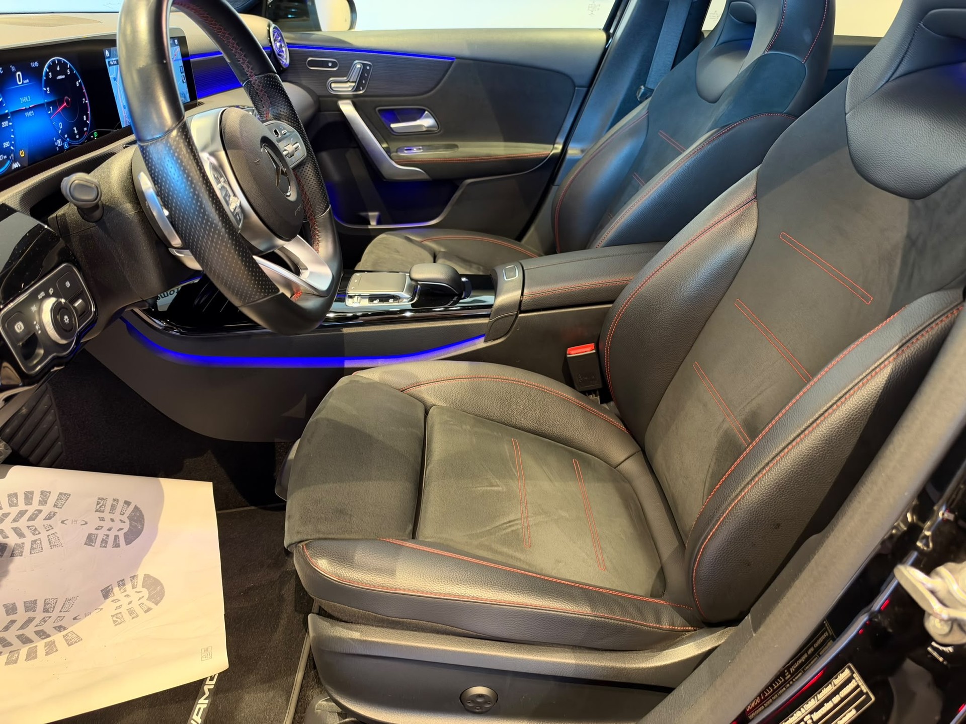 MERCEDES-BENZ A 250 AMG Line-image-11
