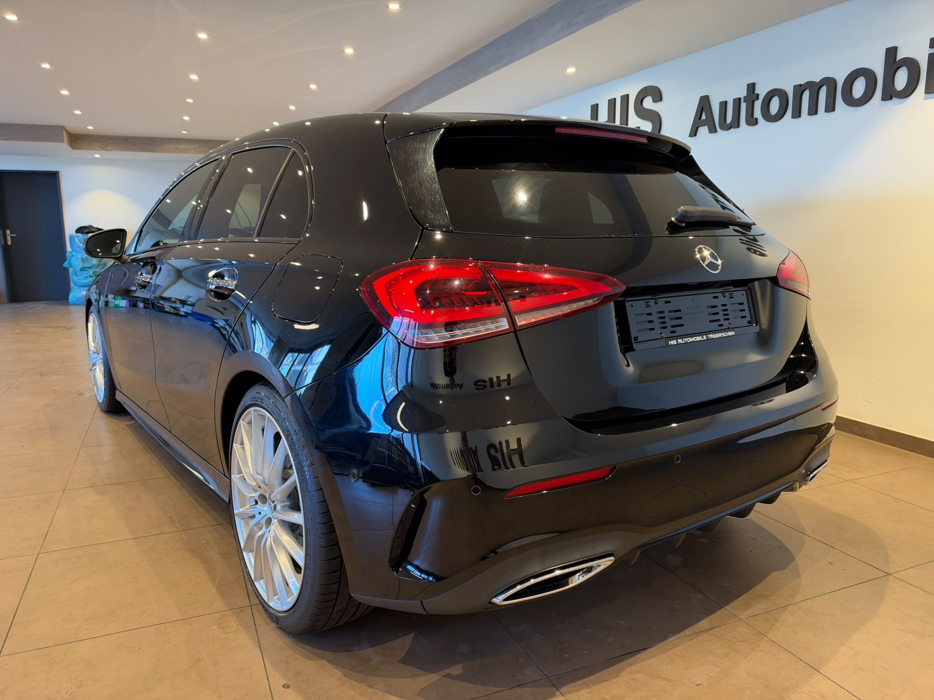MERCEDES-BENZ A 250 AMG Line-image-5