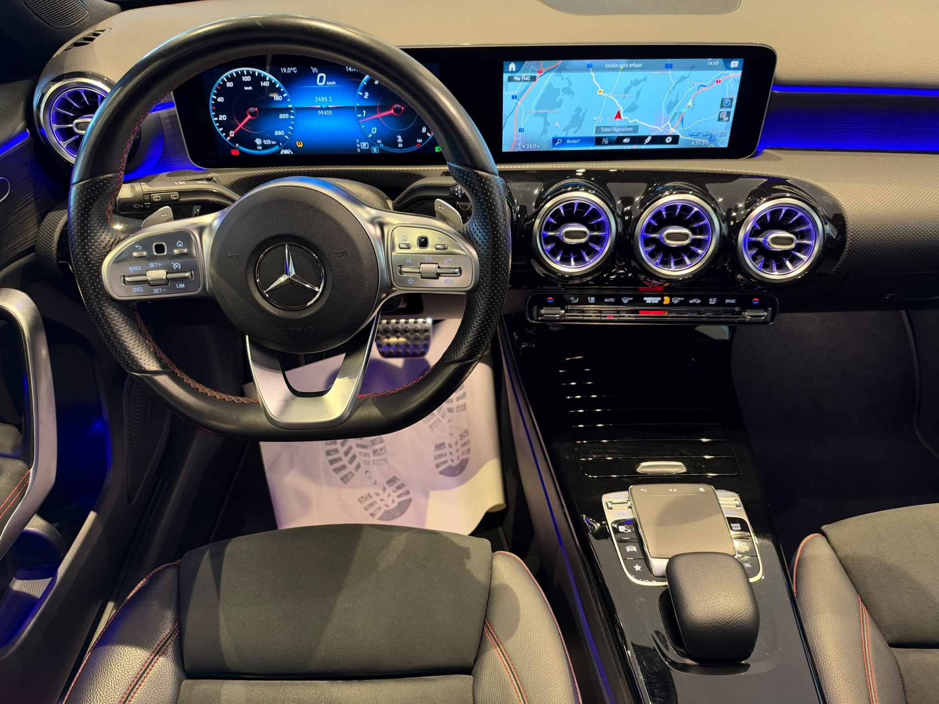 MERCEDES-BENZ A 250 AMG Line-image-6