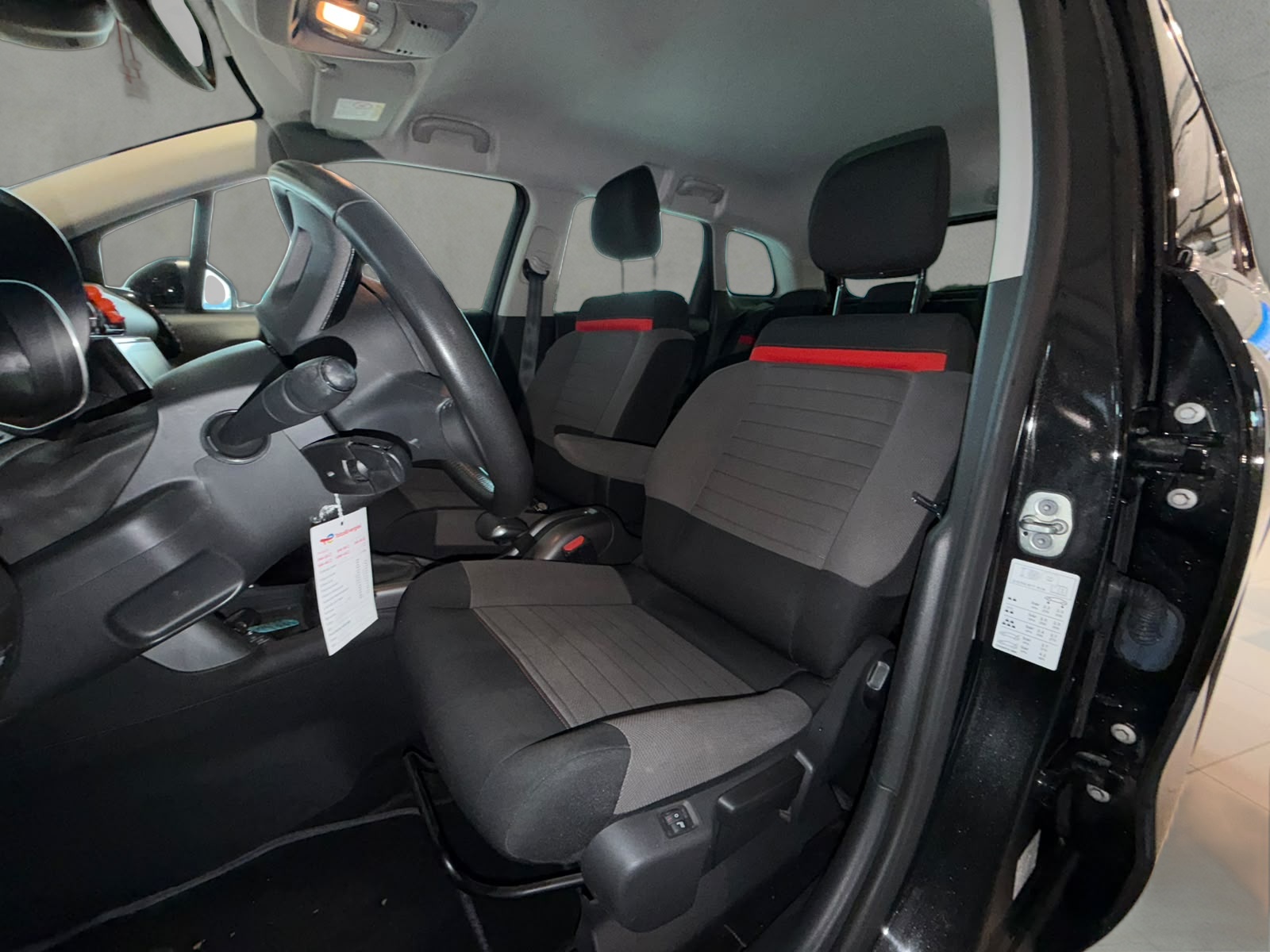CITROEN C3 Aircross 1.2i PureTech Shine EAT-image-7