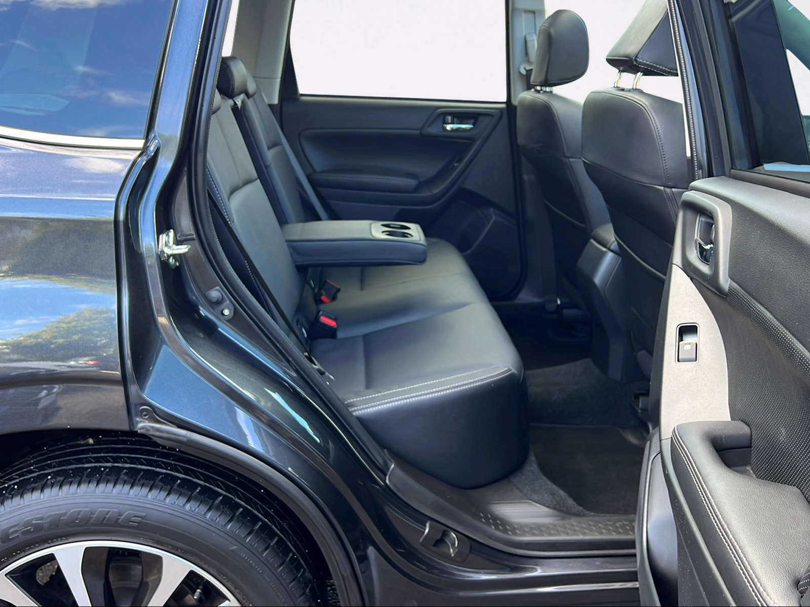 SUBARU Forester 2.0i Executive Lineartronic-image-9