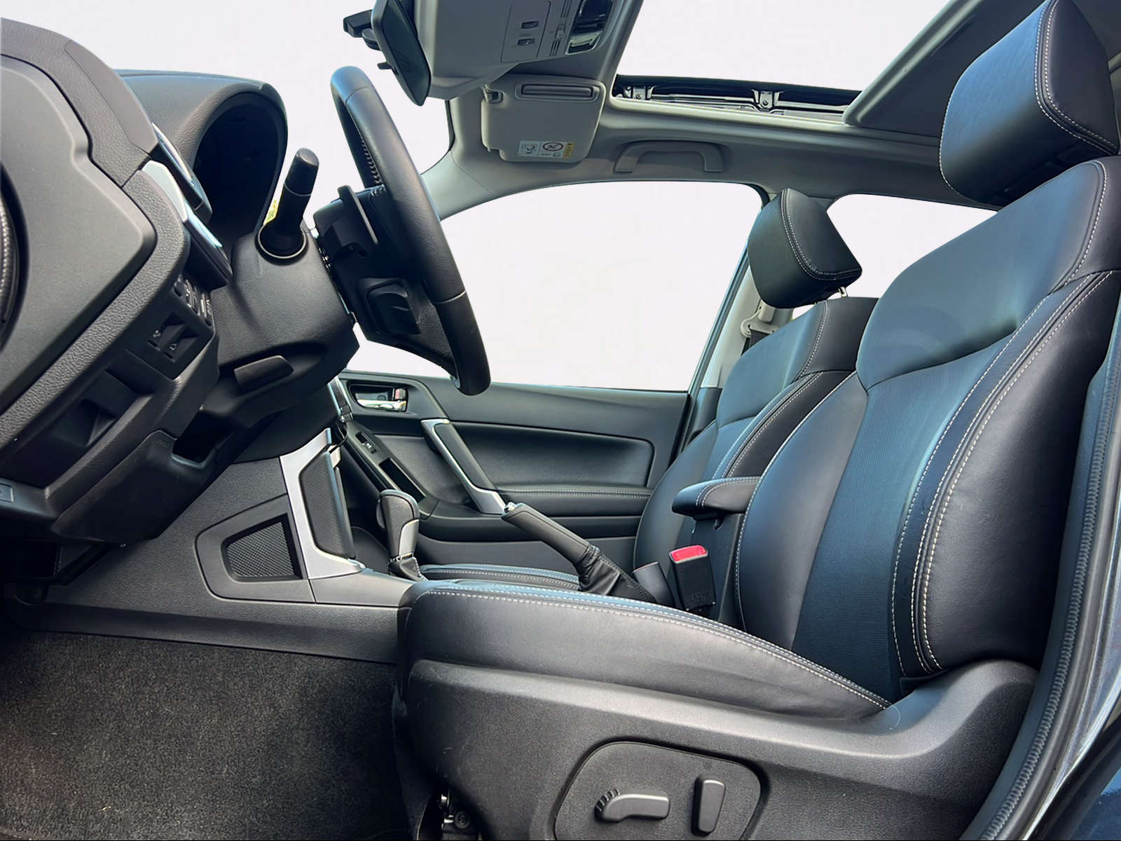 SUBARU Forester 2.0i Executive Lineartronic-image-2