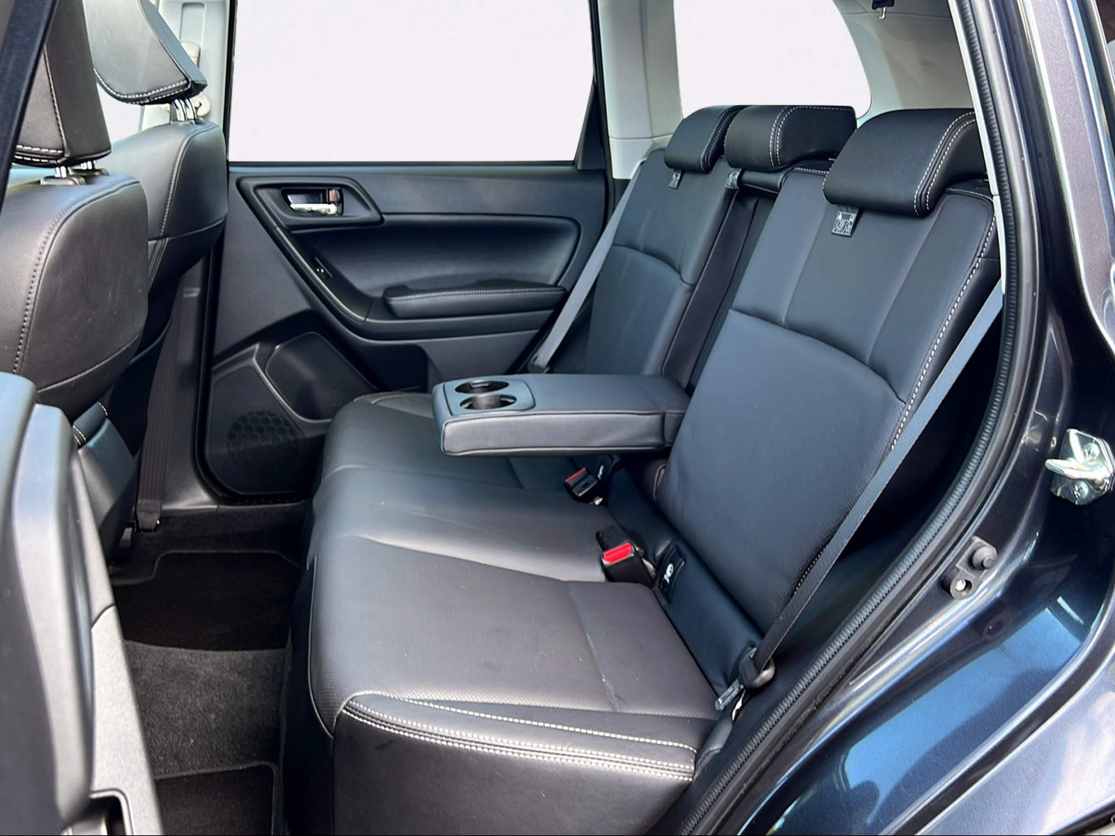 SUBARU Forester 2.0i Executive Lineartronic-image-4