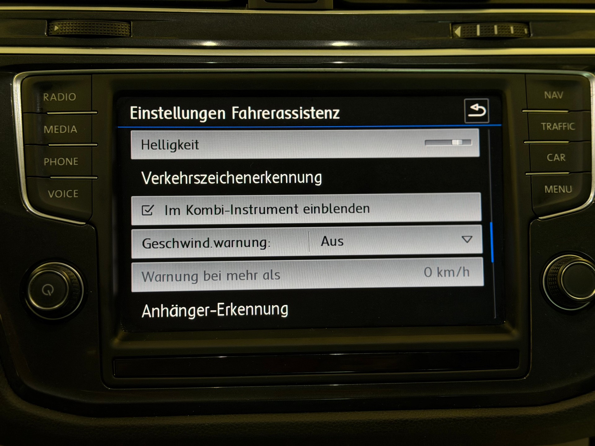 VW Tiguan 2.0 TDI SCR Highline 4Motion DSG AHK 2.5T-image-21