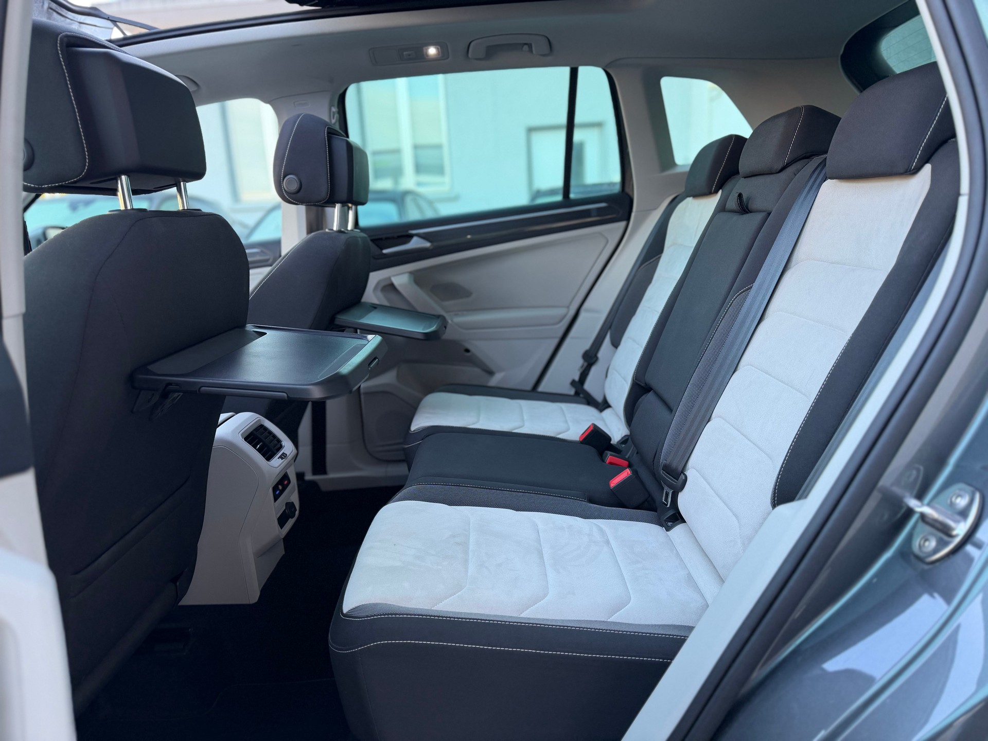 VW Tiguan 2.0 TDI SCR Highline 4Motion DSG AHK 2.5T-image-10