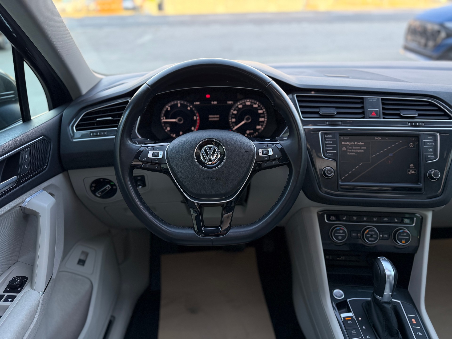 VW Tiguan 2.0 TDI SCR Highline 4Motion DSG AHK 2.5T-image-15