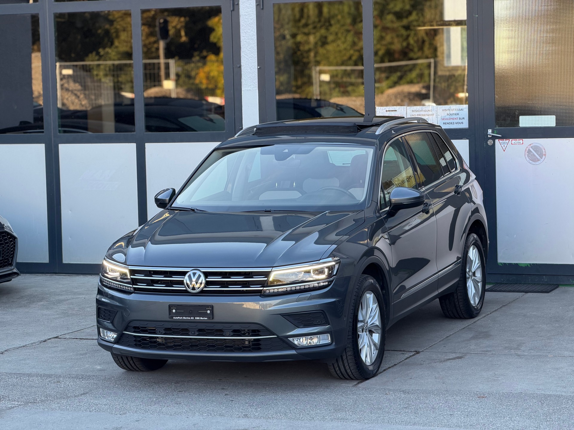 VW Tiguan 2.0 TDI SCR Highline 4Motion DSG AHK 2.5T-showroom-element-1