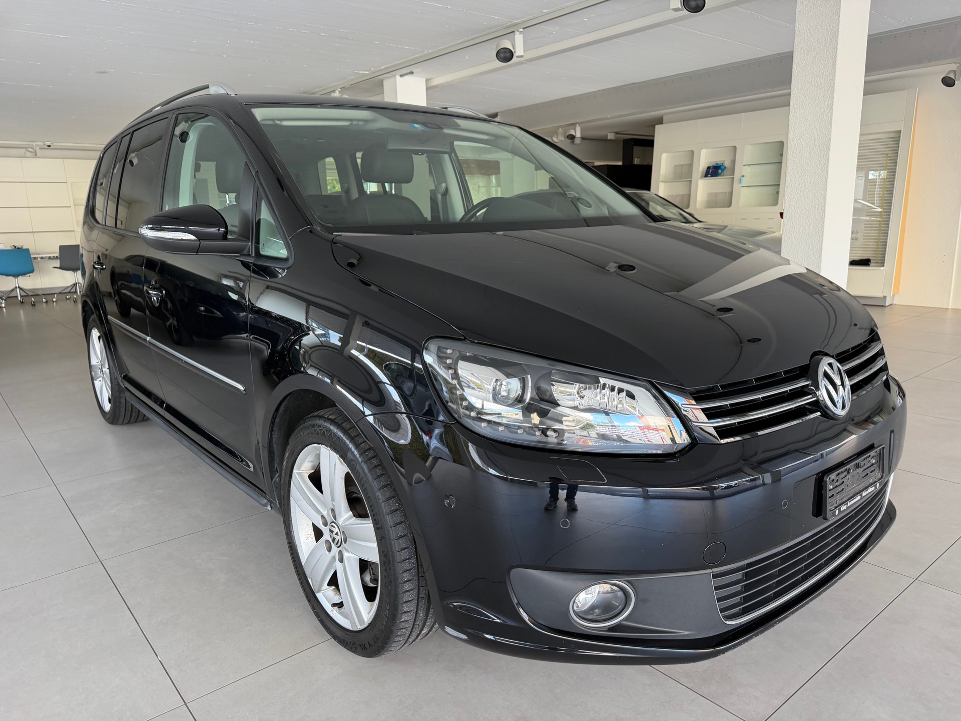 VW Touran 2.0 TDI BlueMotion Technology Highline DSG-image-1