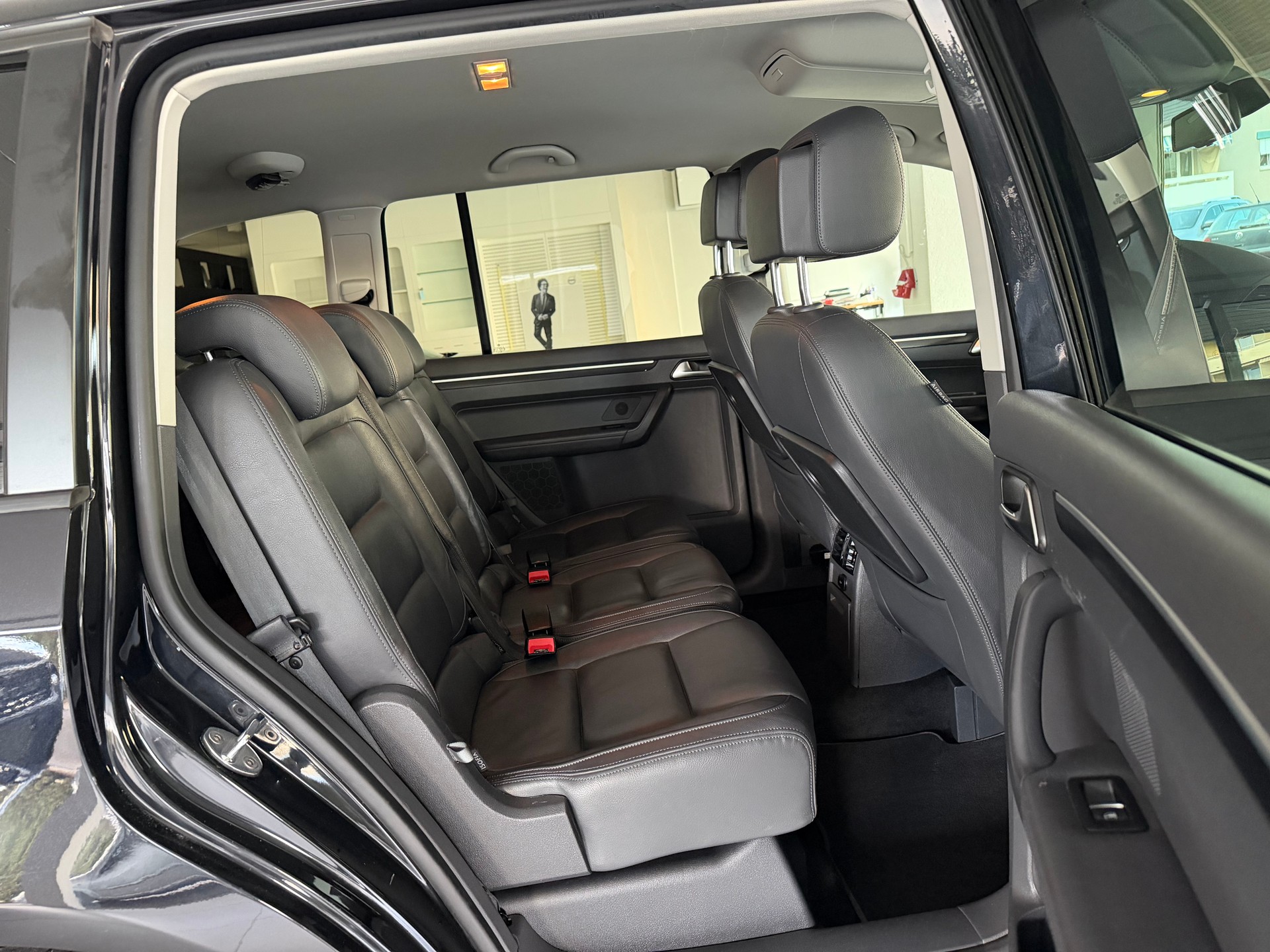 VW Touran 2.0 TDI BlueMotion Technology Highline DSG-image-16