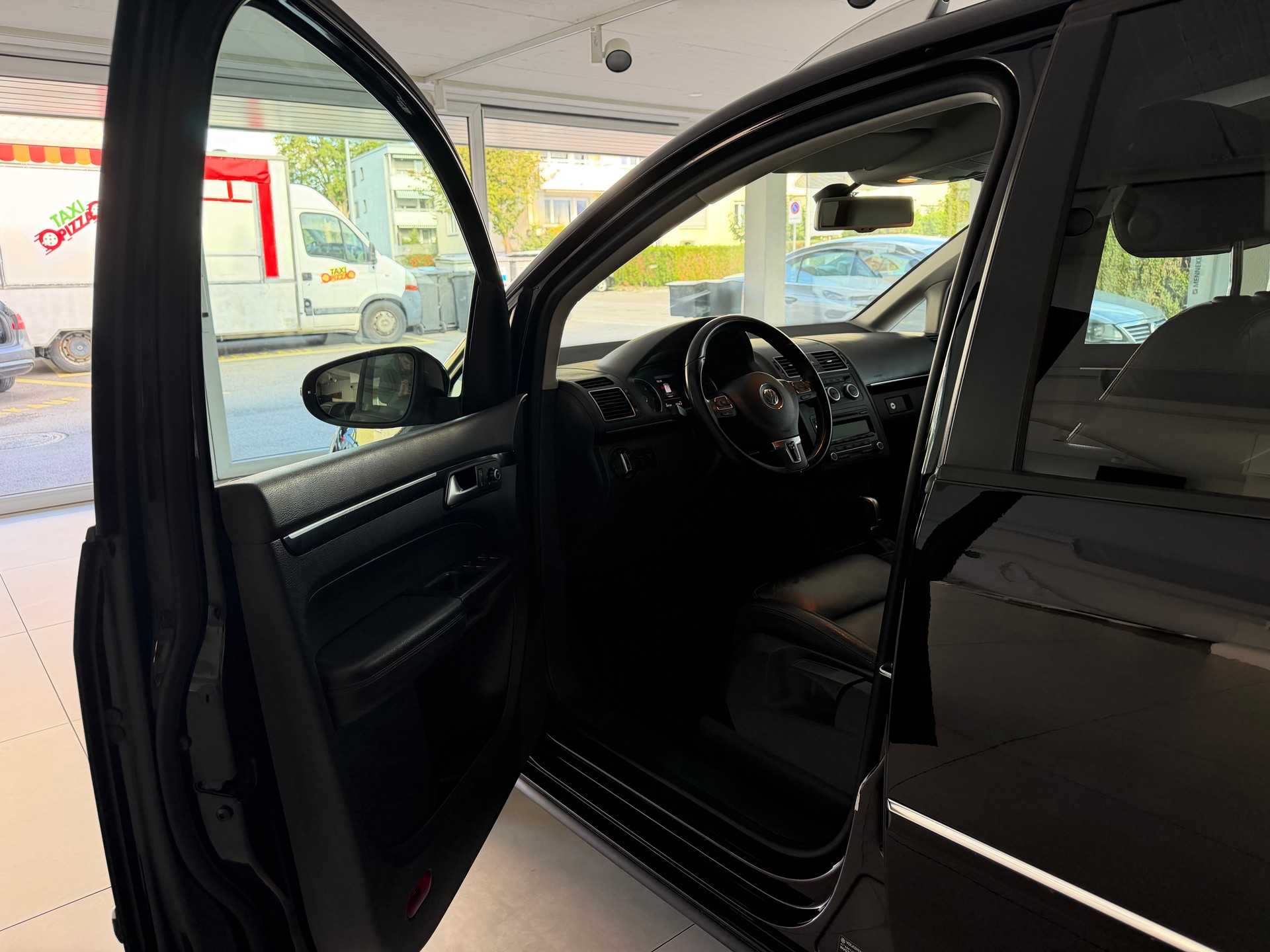 VW Touran 2.0 TDI BlueMotion Technology Highline DSG-image-9