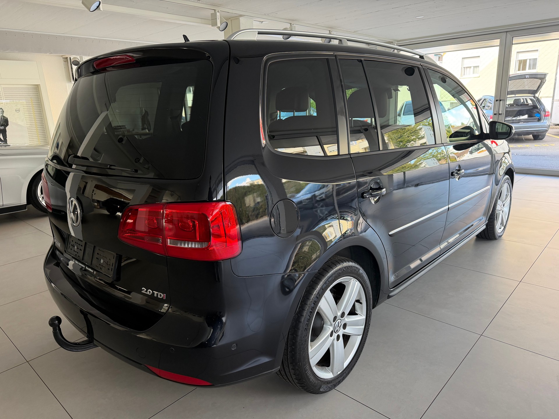 VW Touran 2.0 TDI BlueMotion Technology Highline DSG-image-5