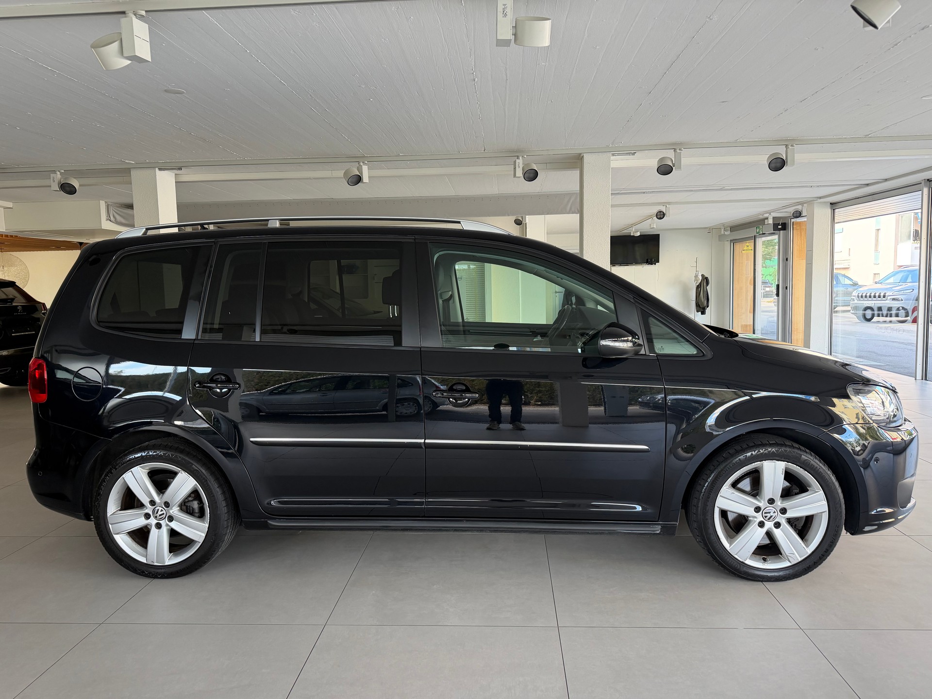VW Touran 2.0 TDI BlueMotion Technology Highline DSG-image-3