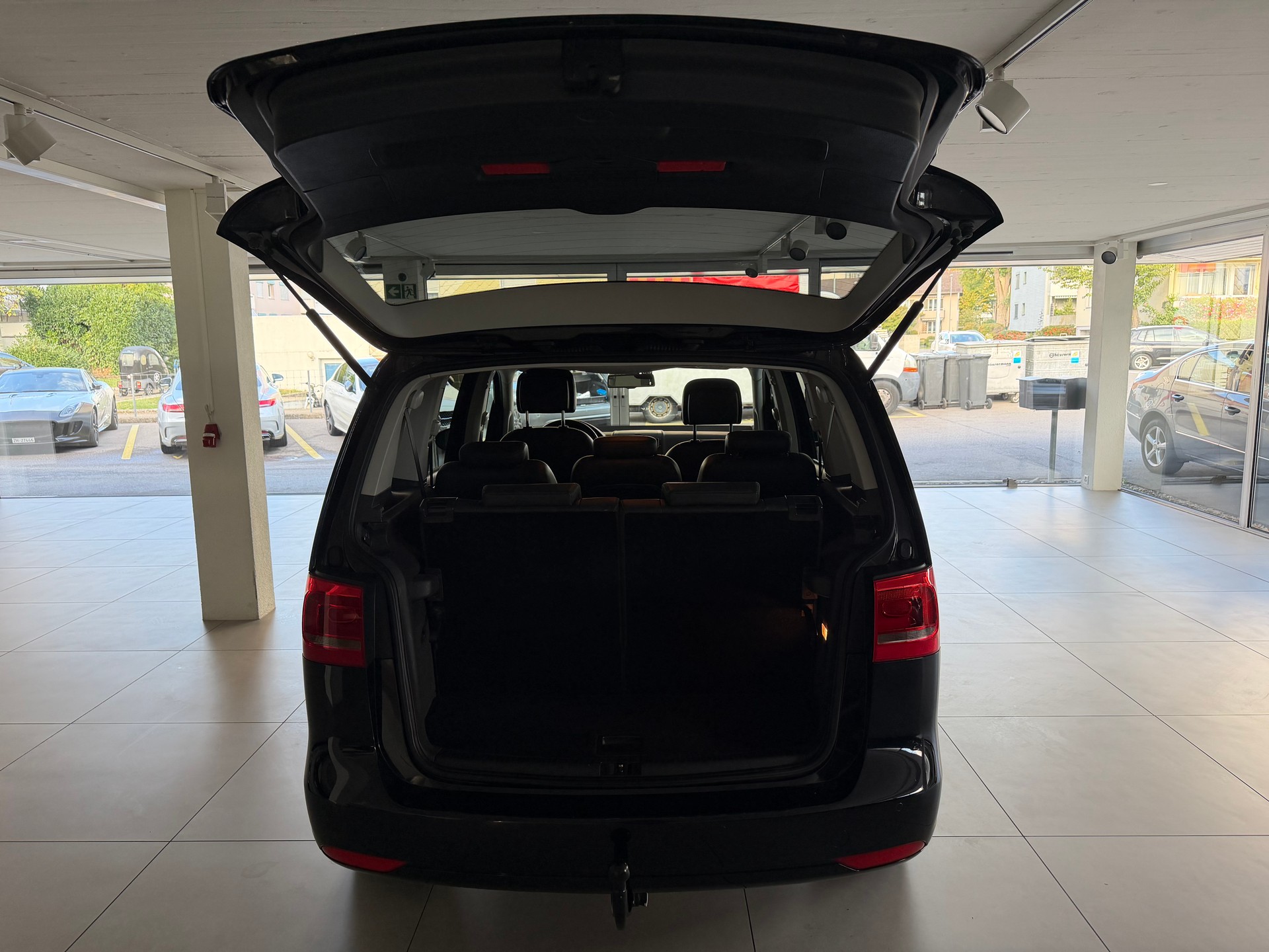 VW Touran 2.0 TDI BlueMotion Technology Highline DSG-image-8