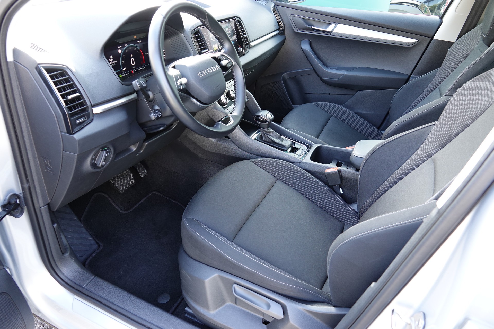 SKODA Karoq 1.5 TSI Selection DSG-image-8
