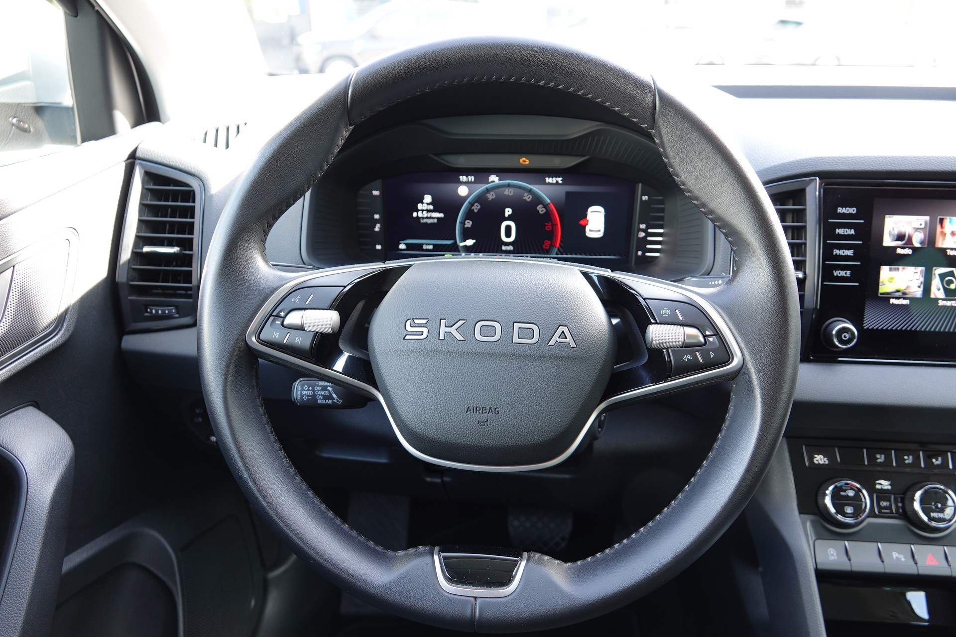 SKODA Karoq 1.5 TSI Selection DSG-image-11