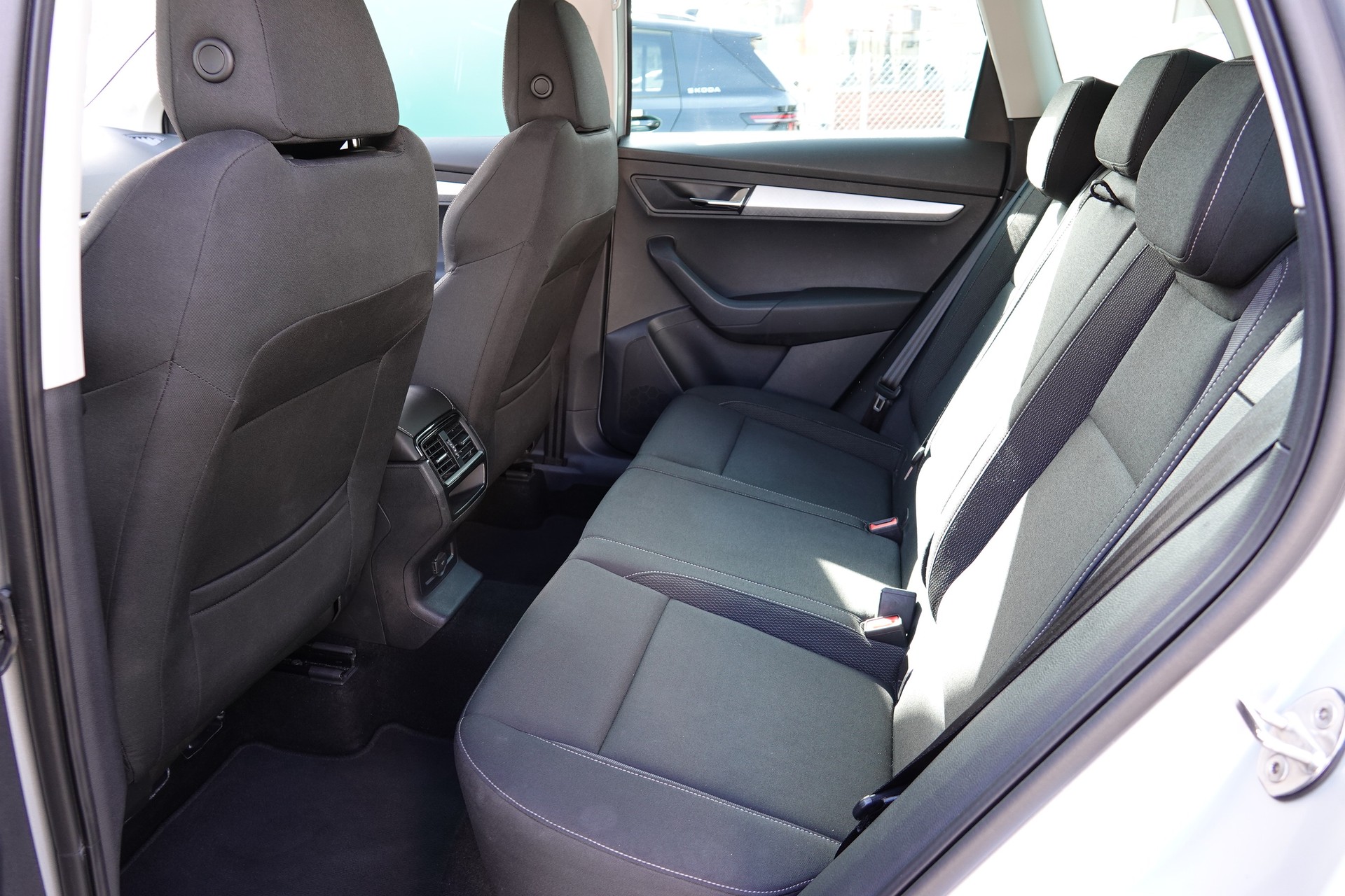 SKODA Karoq 1.5 TSI Selection DSG-image-13